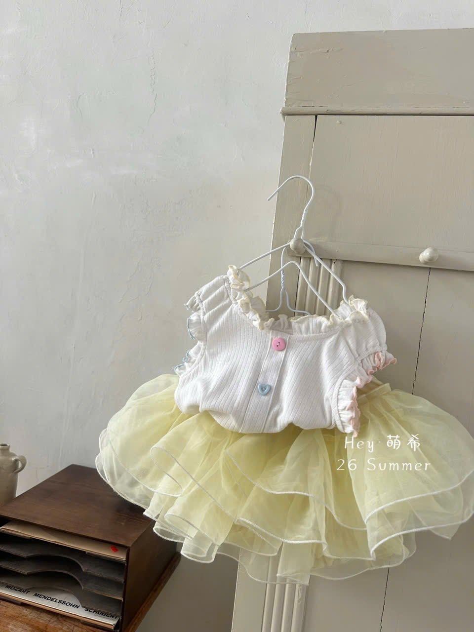 D218 - Chân váy xoè voan bồng màu vàng hãng HMX