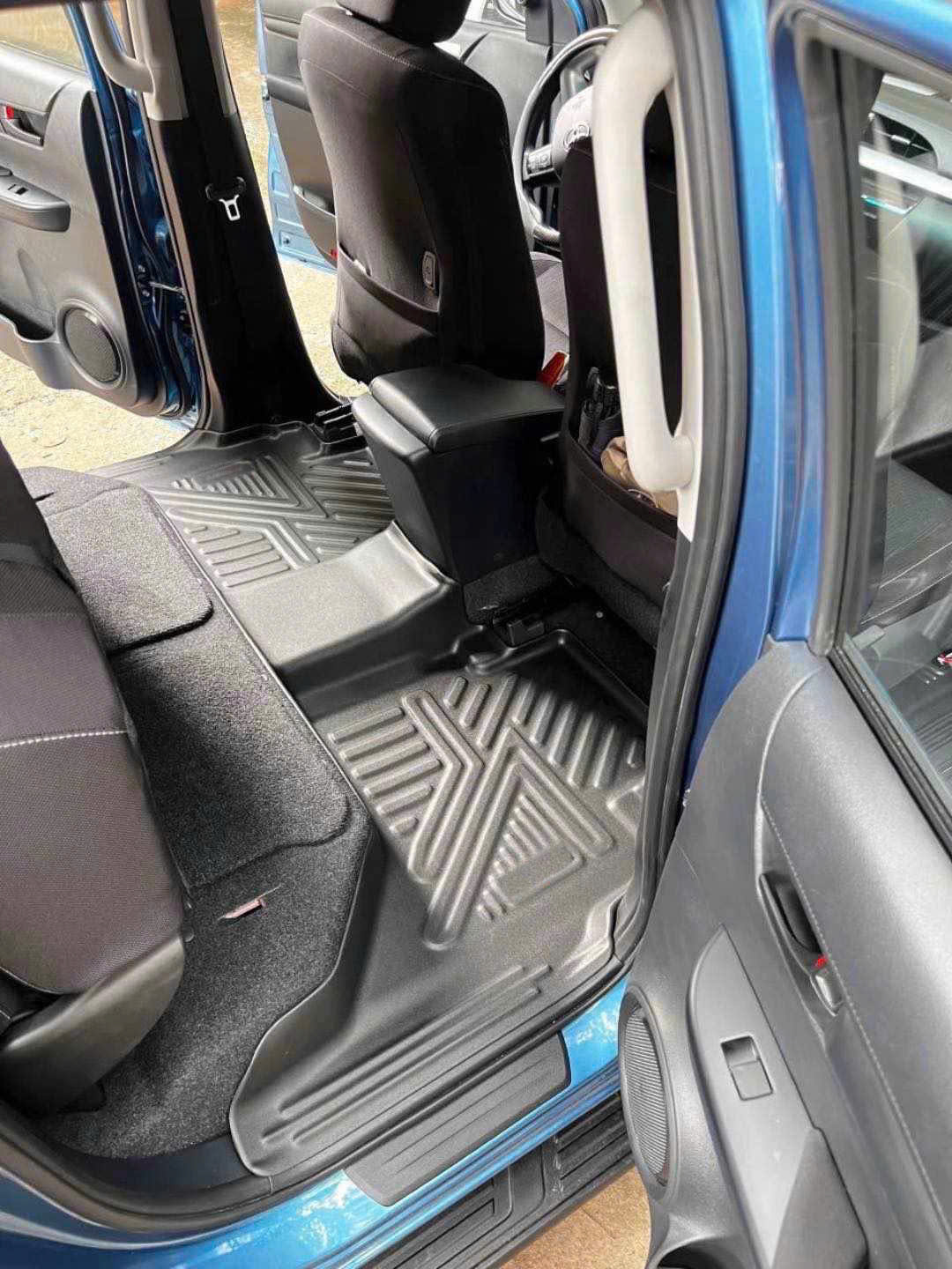 Thảm Lót Sàn Ô Tô TPE Nhựa Đúc Toyota Hilux_thumbnail_2