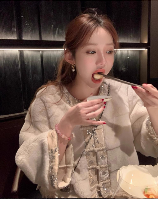 Set Áo Lông Cao Cấp Và Chân Váy Thêu