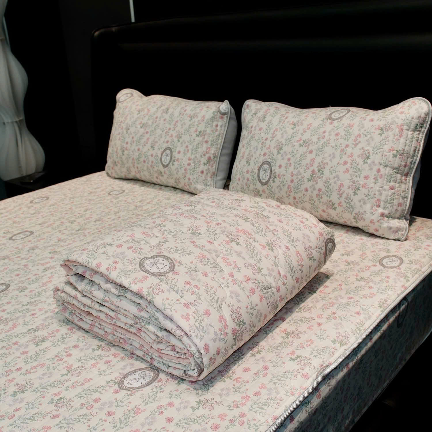 C107 CHĂN HOA TRẮNG