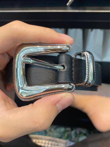 Thắt lưng kiểu khoá hình vuông đẹp.