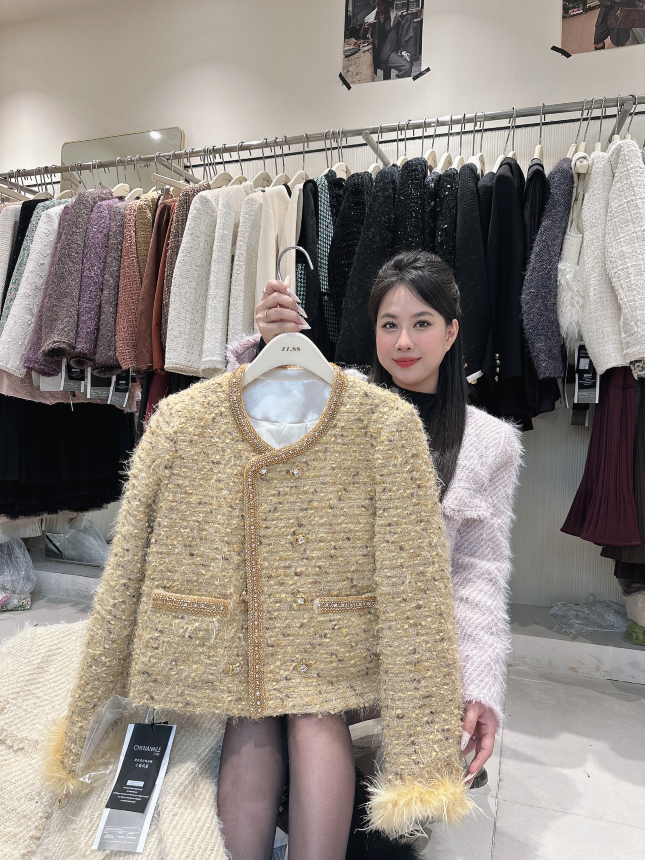 Áo dạ Vàng viền đá - V7