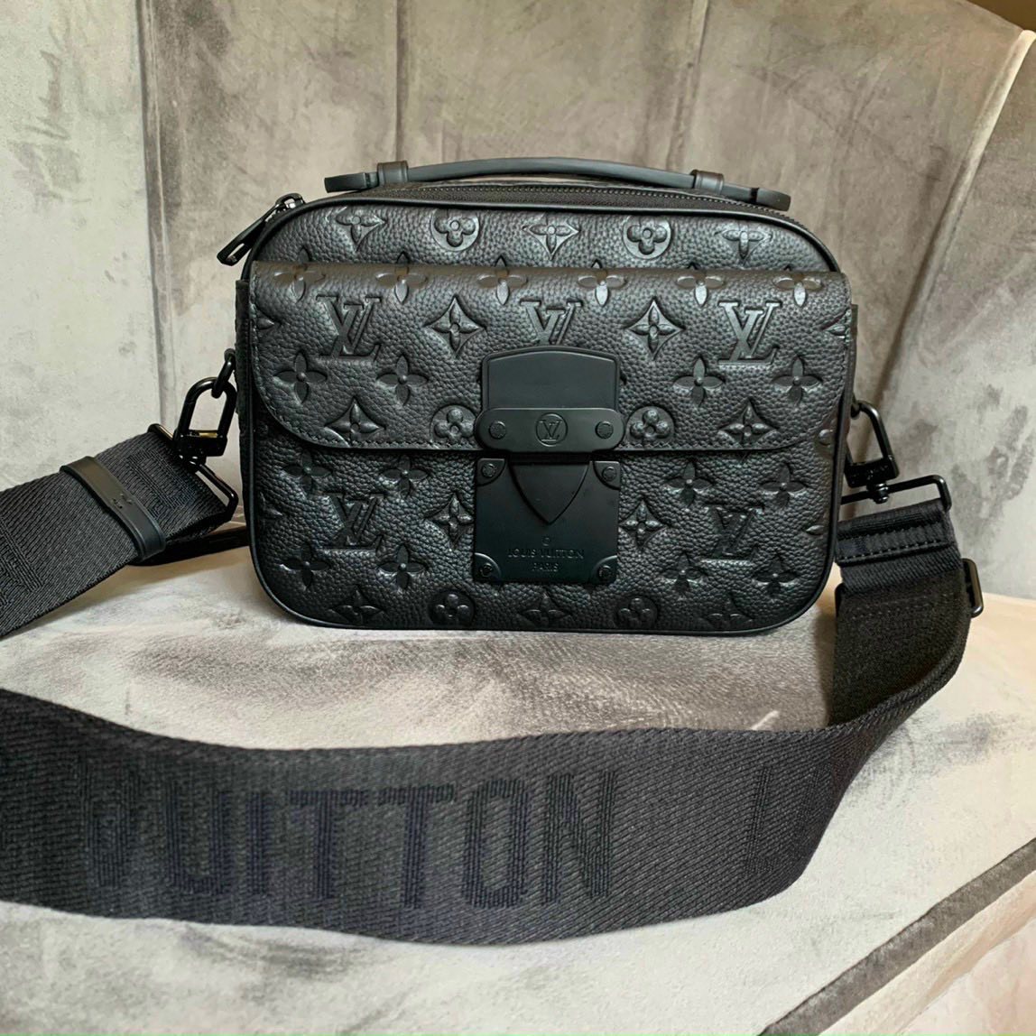Túi đeo chéo LV Túi S Lock Messenger Taurillon Monogram_thumbnail_2
