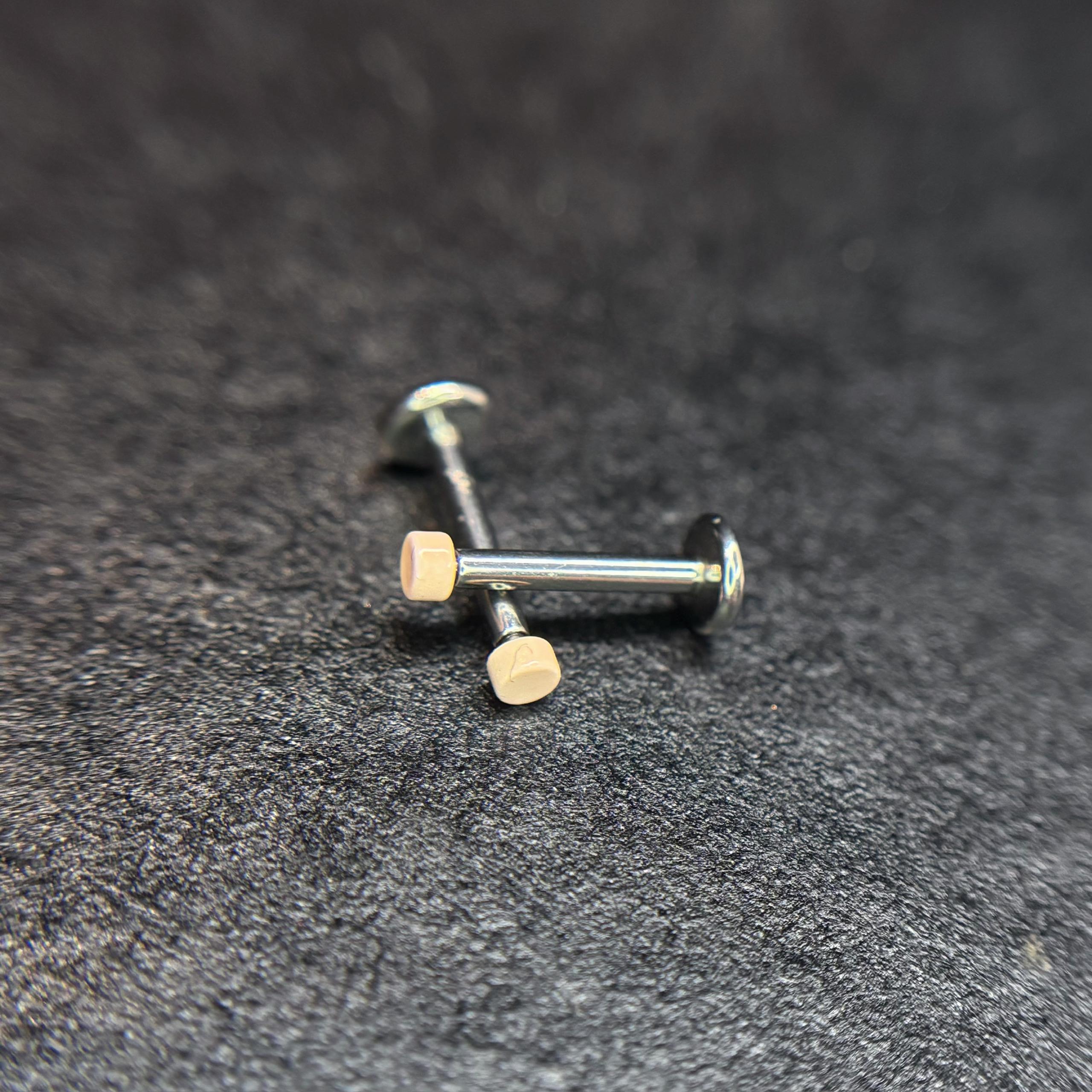 Khuyên kiểu hạt sữa size 10 dẹt thân titan_thumbnail_3