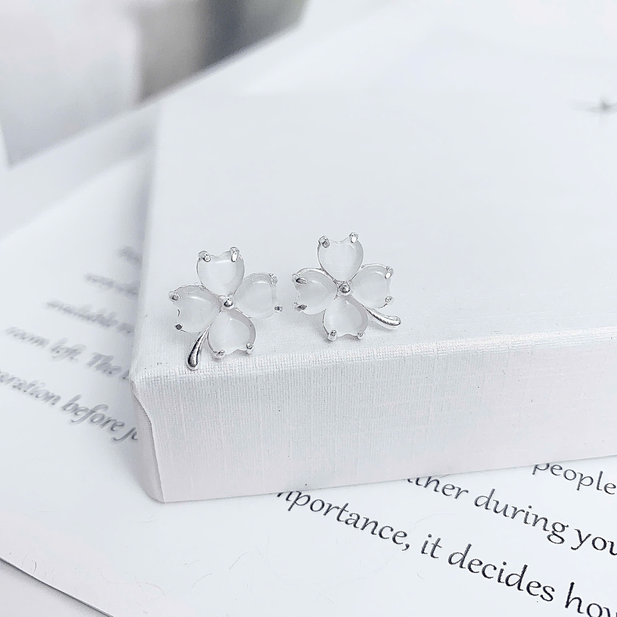 K265 - Khuyên tai cỏ 4 lá thạch anh_thumbnail_1