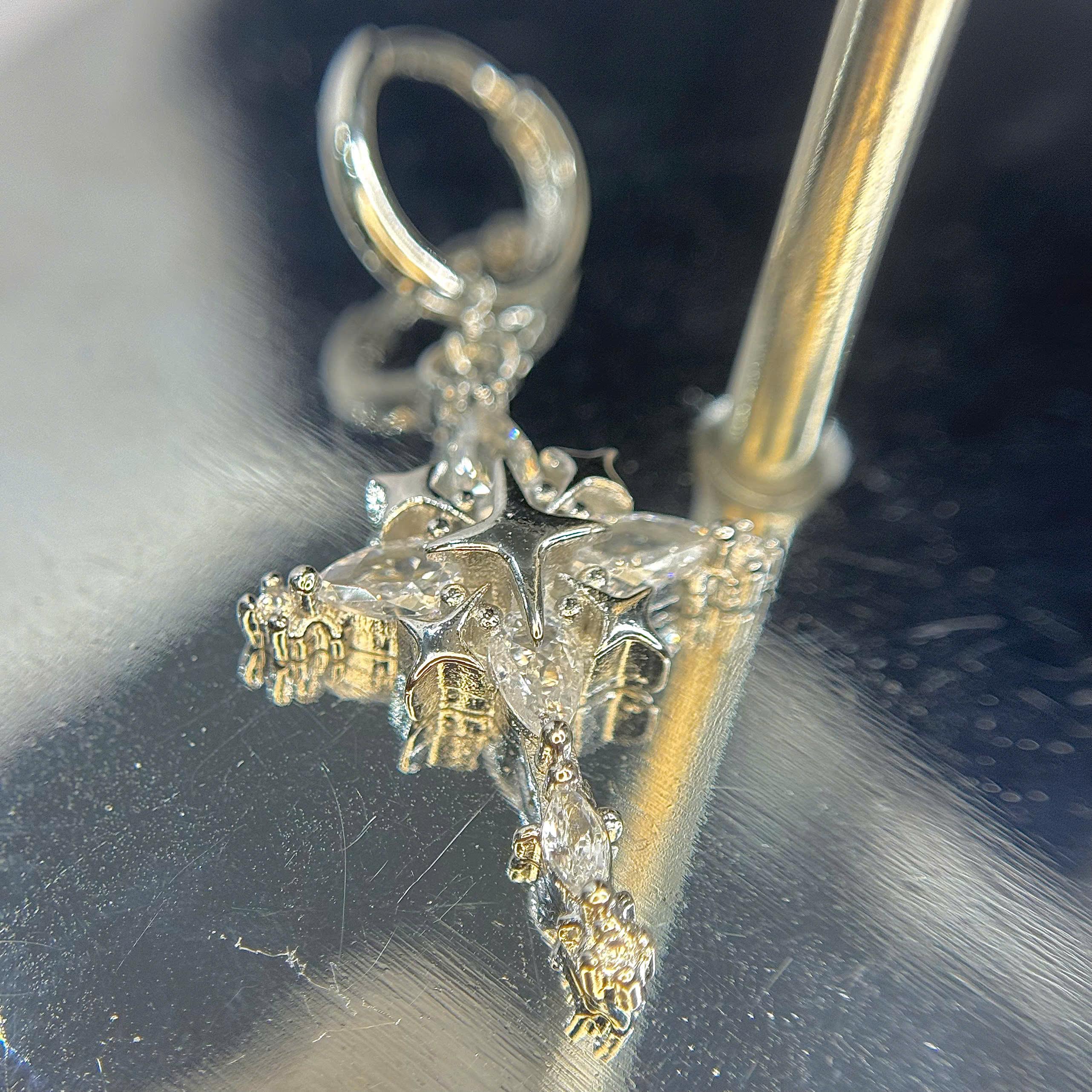 Khuyên vòng cặp hợp kim nhiều sao 4 cánh đá trắng_thumbnail_1