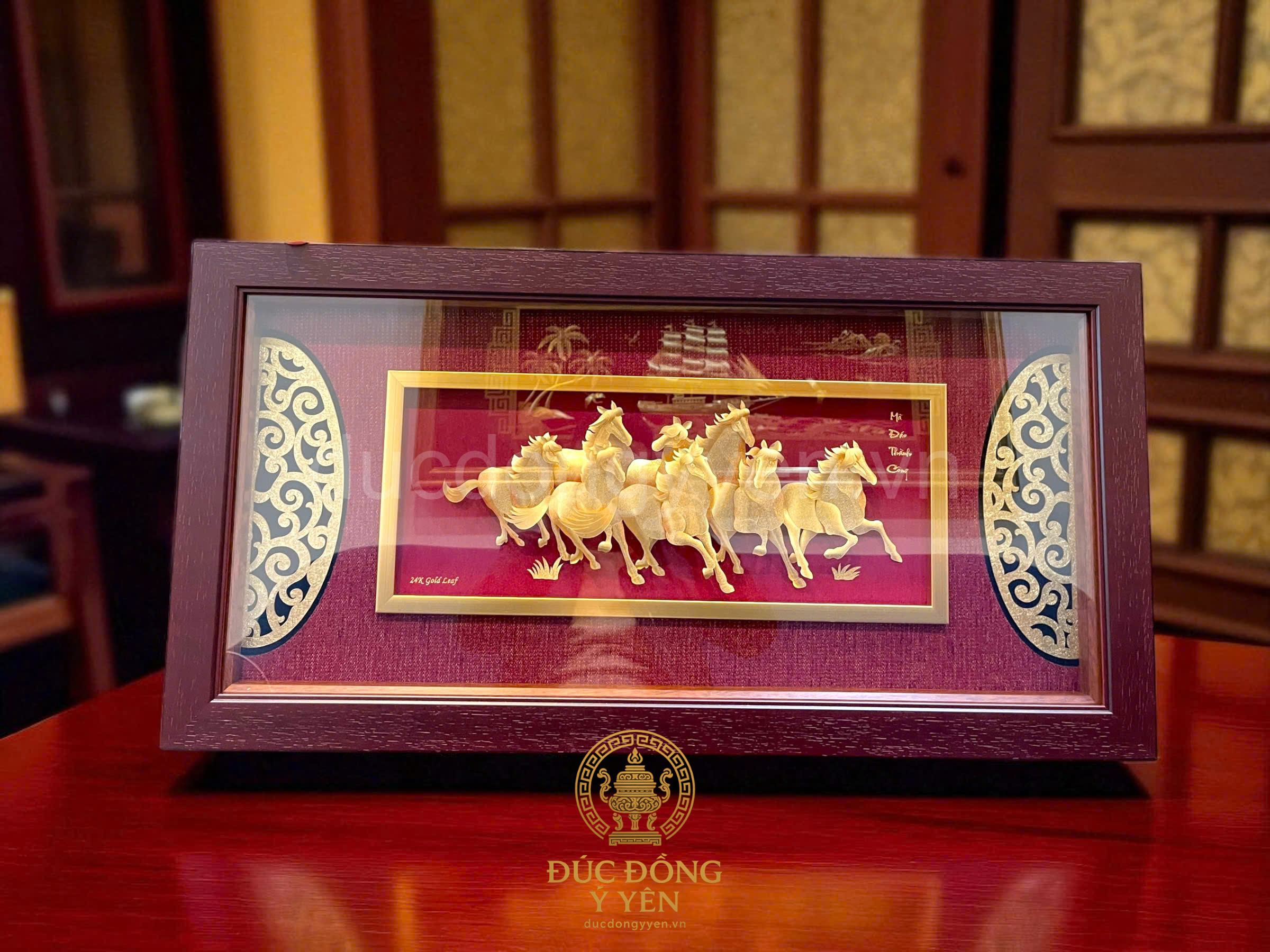 Tranh mã đáo thành công nền đỏ mạ vàng 24k