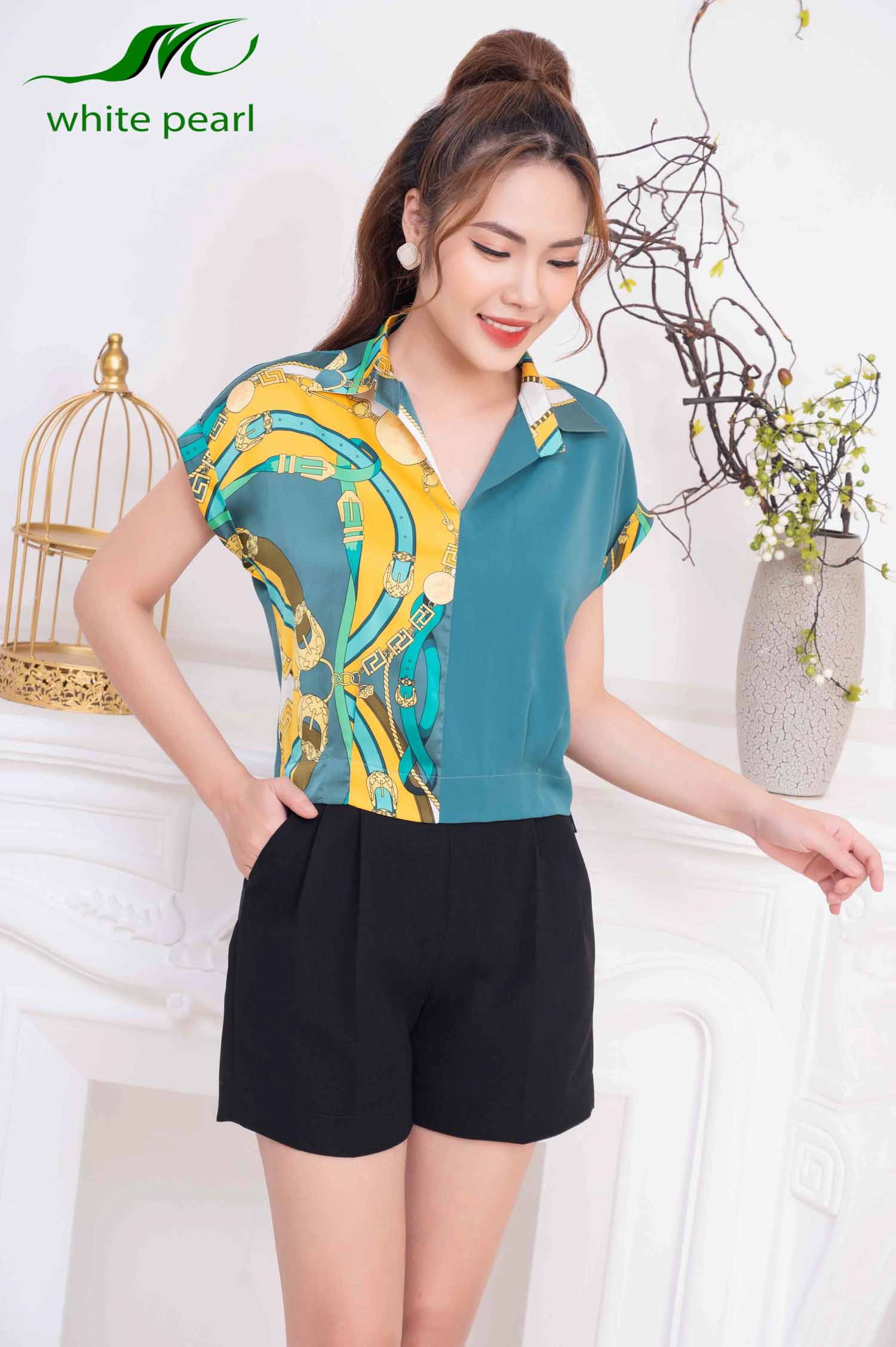 Quần short nữ khuy trang trí thời trang công sở cao cấp White Pearl_thumbnail_1