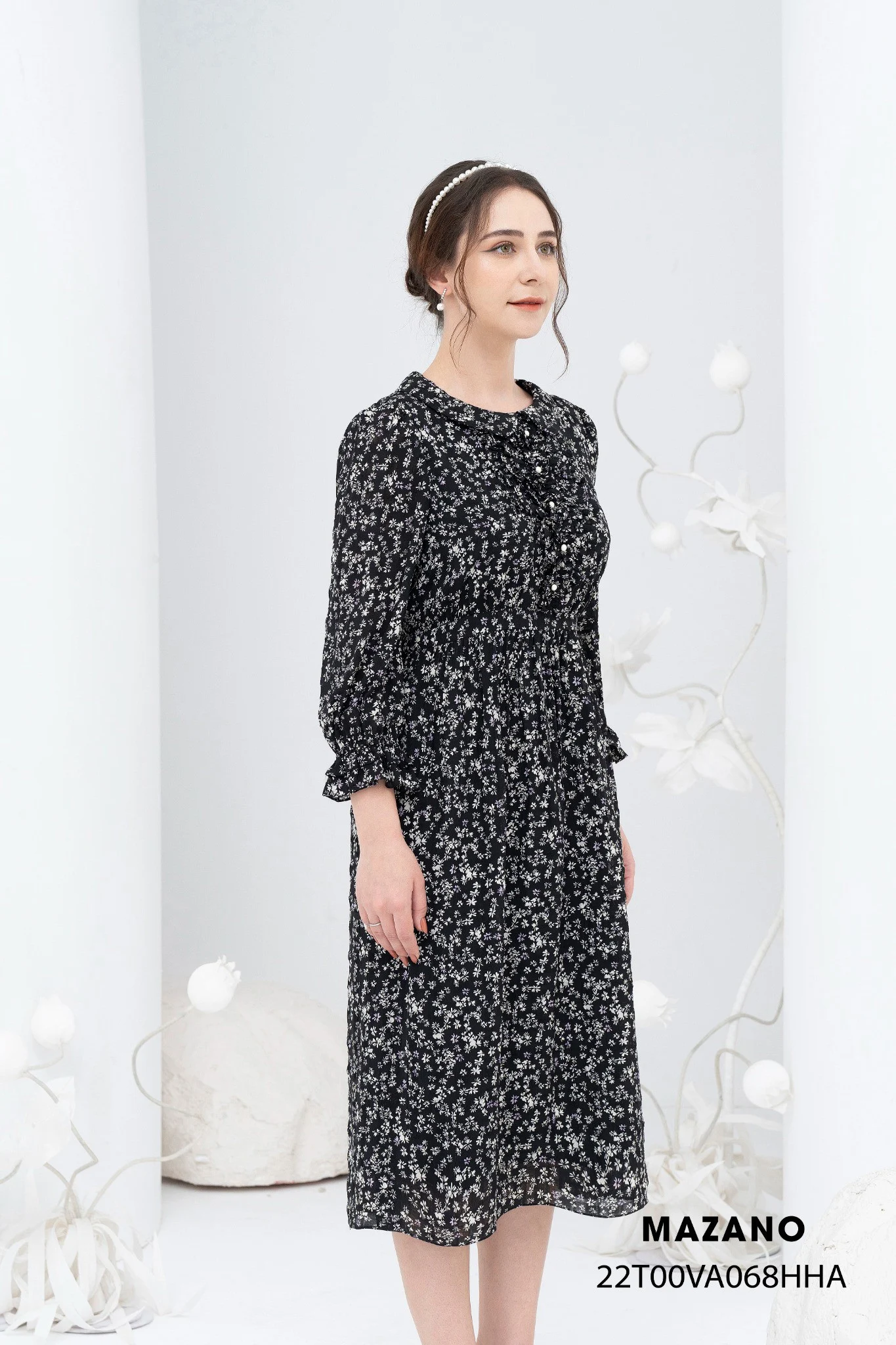 Đầm đen họa tiết bùng eo chân xòe