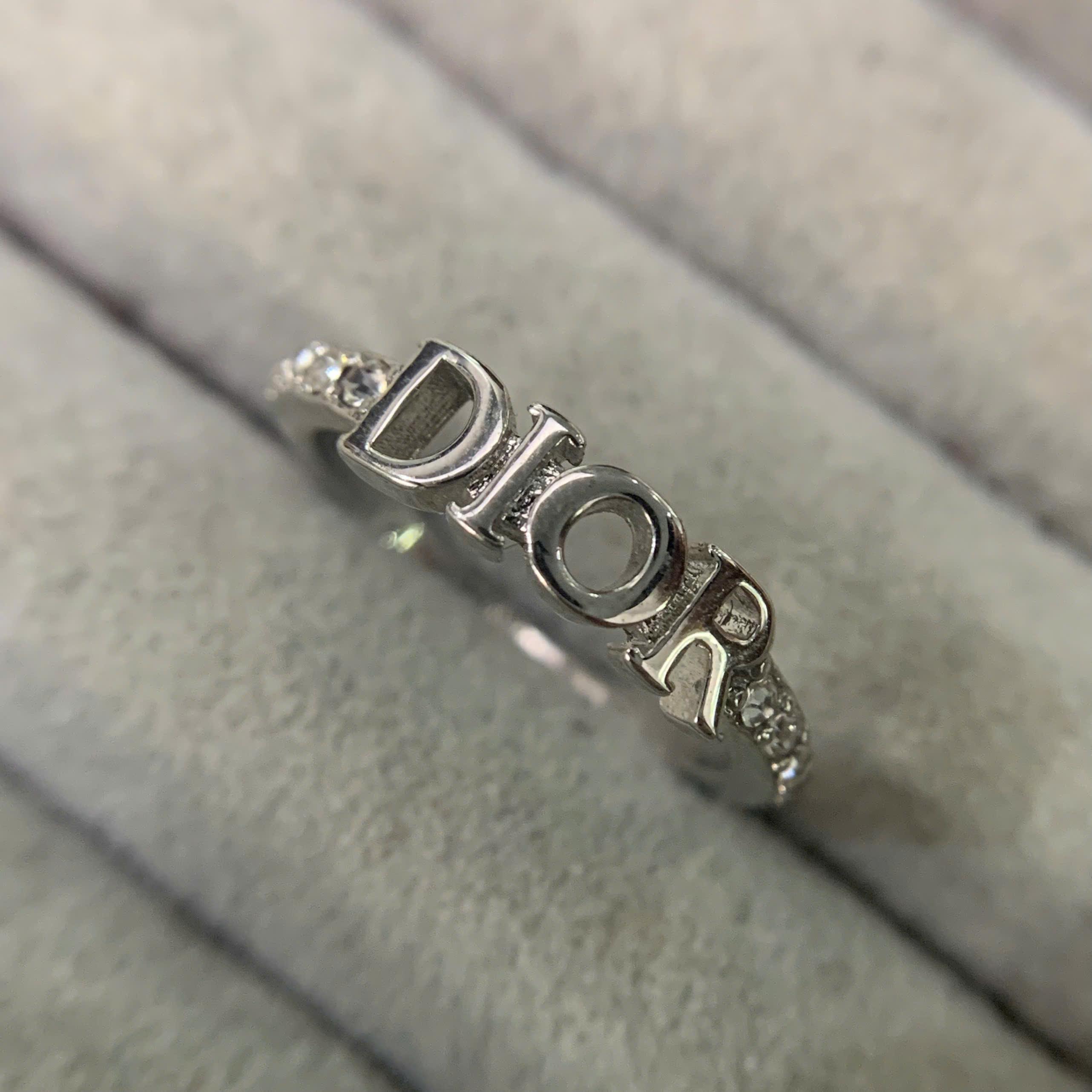 nhẫn kiểu khắc chữ DIOR viền kim cương sang trọng size 8_thumbnail_2