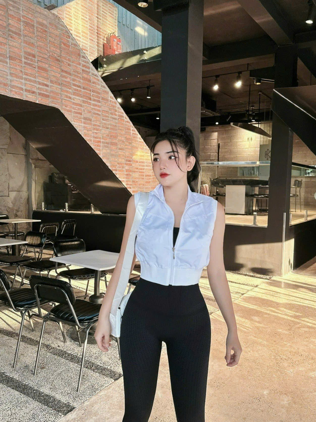 Áo Tank Thể Thao Mặc Ngoài Dáng Gile Khoá Trước_thumbnail_6