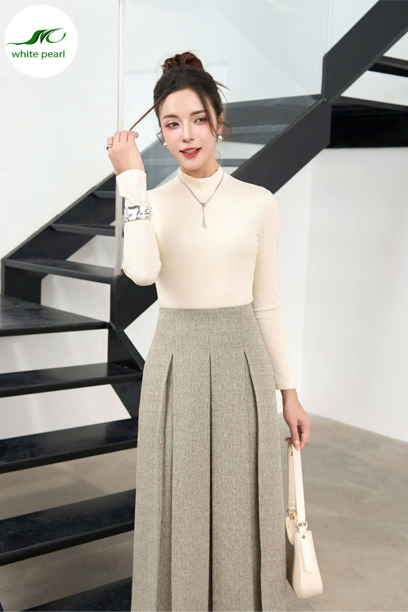 Áo thun cổ lọ Thời Trang Công Sở Nữ White Pearl_thumbnail_2