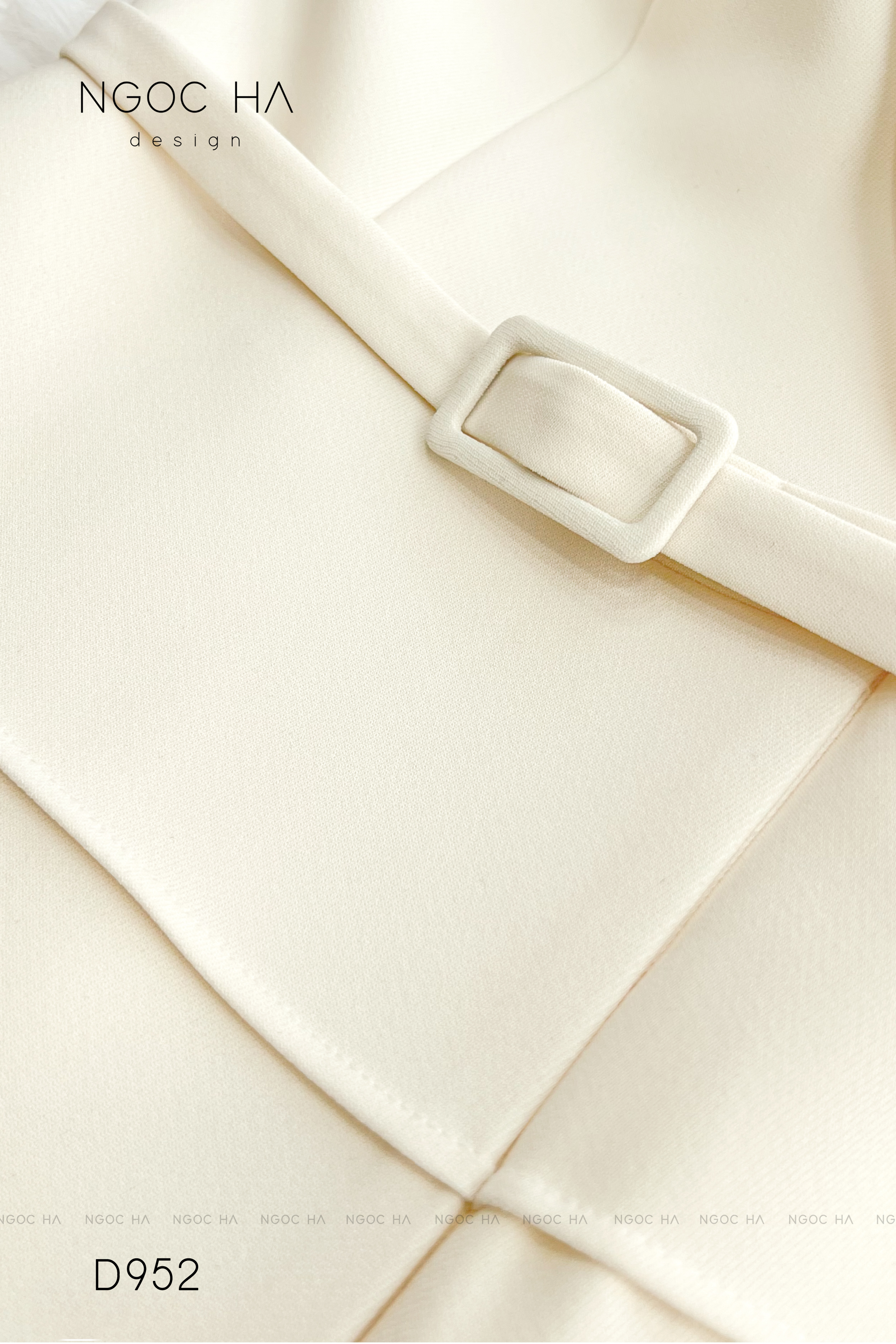 Louisa Dress_ Đầm Cổ Vest Cài Hoa Tùng May Gân Nổi Kèm Đai Màu Bee D952_thumbnail_4