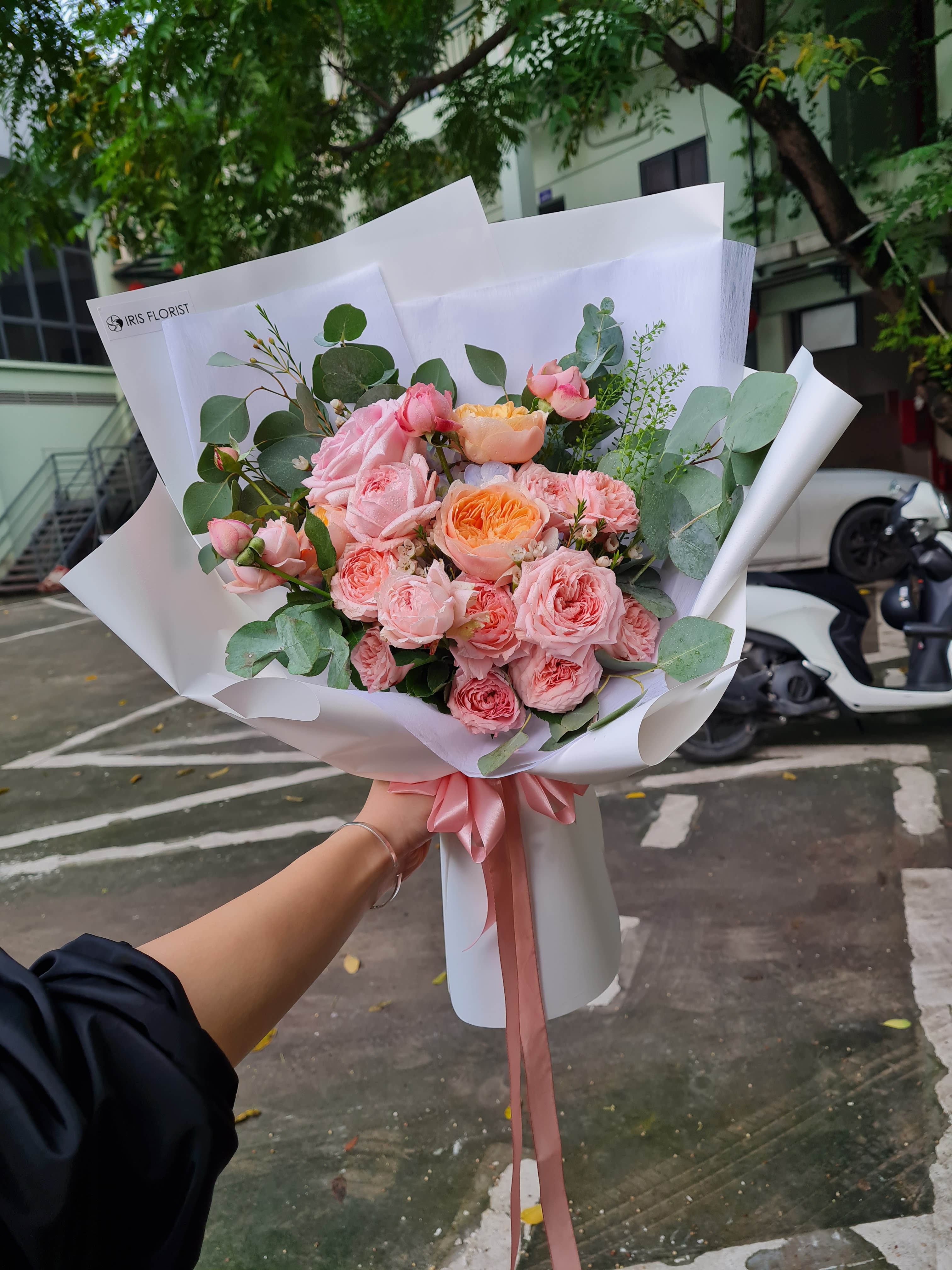 Latte Spray Roses - Bó hoa mix size M