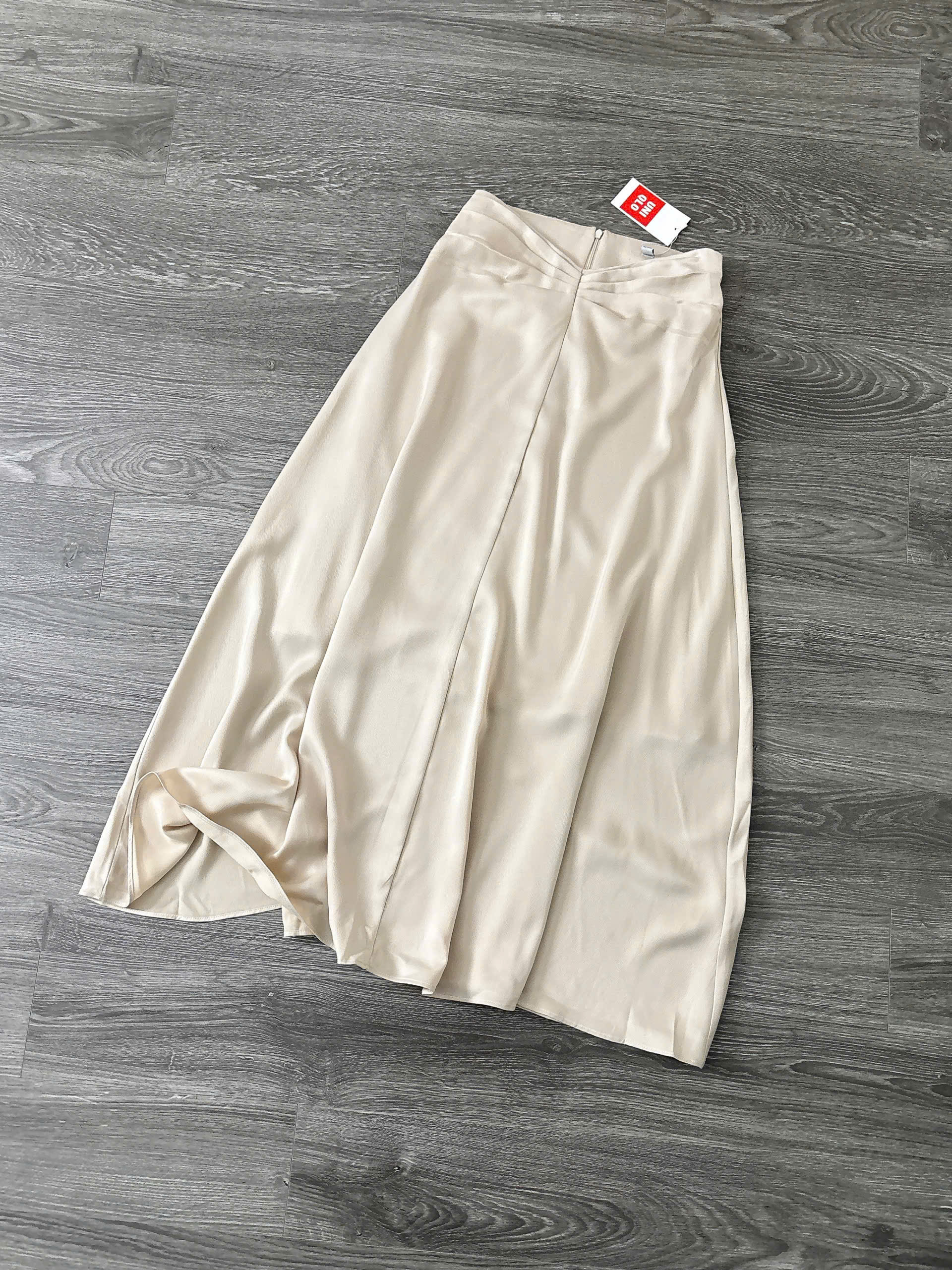 C94 CHÂN VÁY LỤA KEM_thumbnail_1