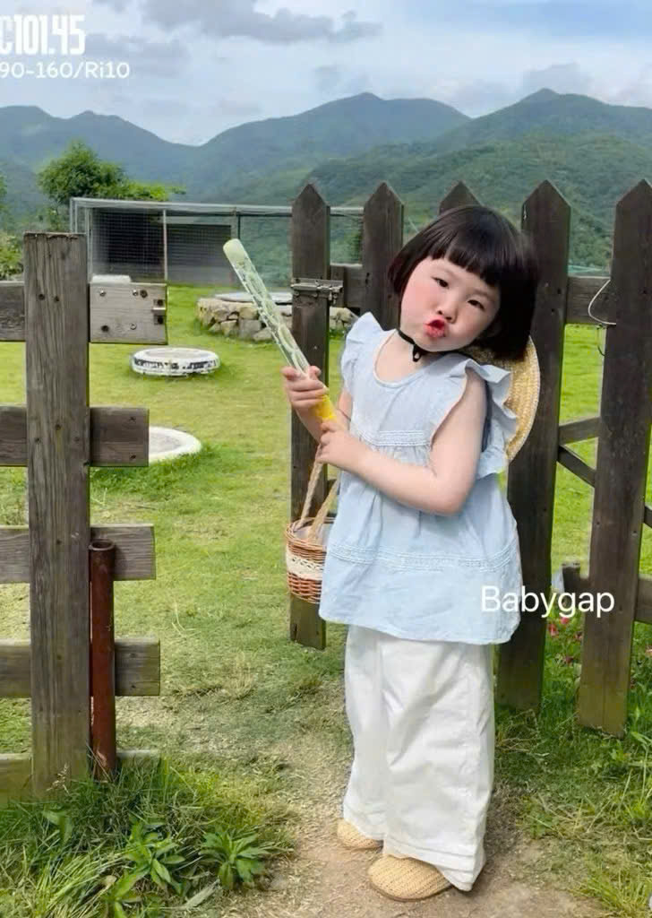 Set áo bèo xanh + quần dài trắng bé gái_thumbnail_2