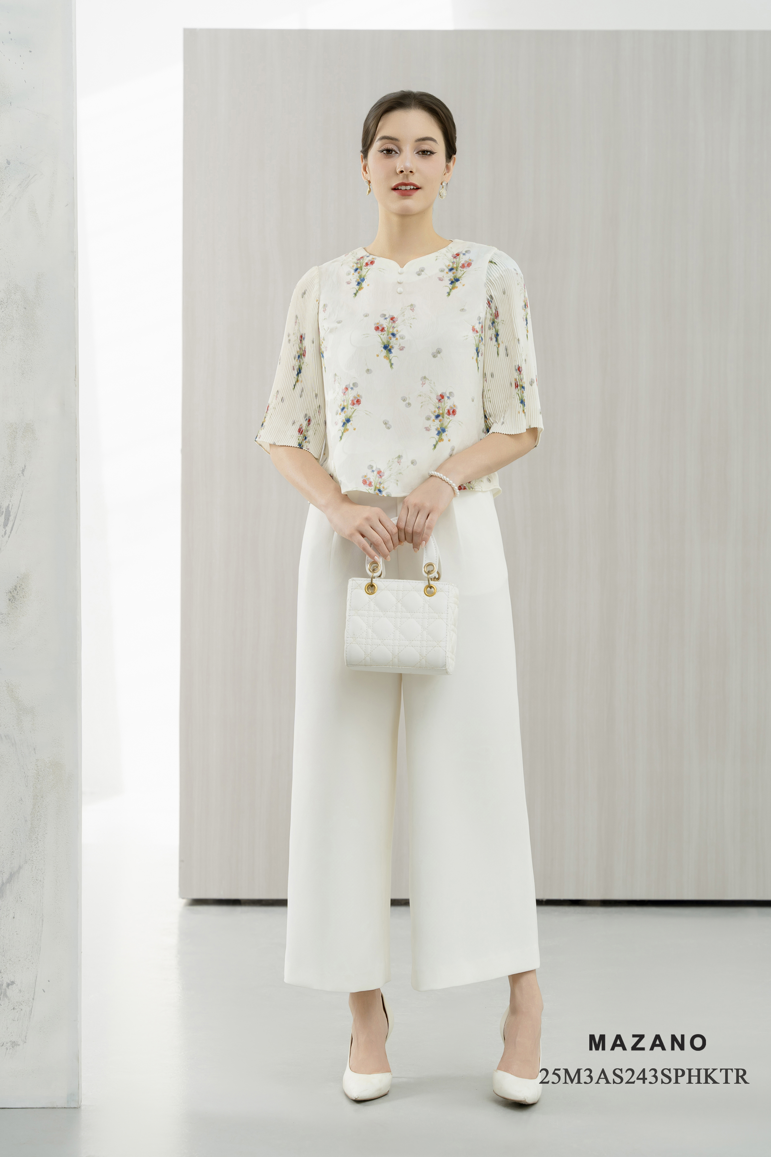 Áo Top suông cài khuy Vải lụa gấm Họa tiết hoa Cổ tròn Tay dập ly Dài dưới eo_thumbnail_2