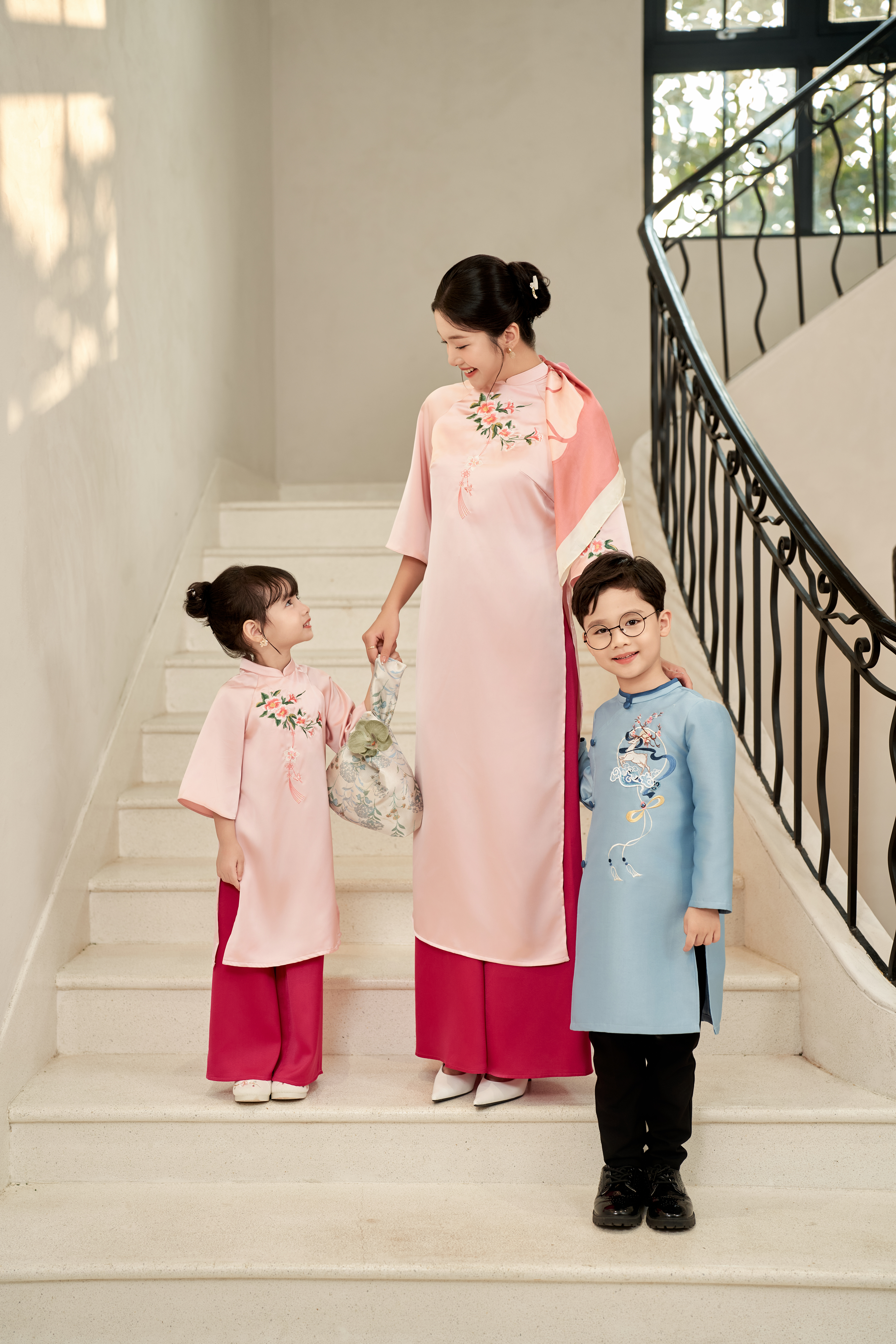 Áo dài Vân Chi mẹ_thumbnail_9