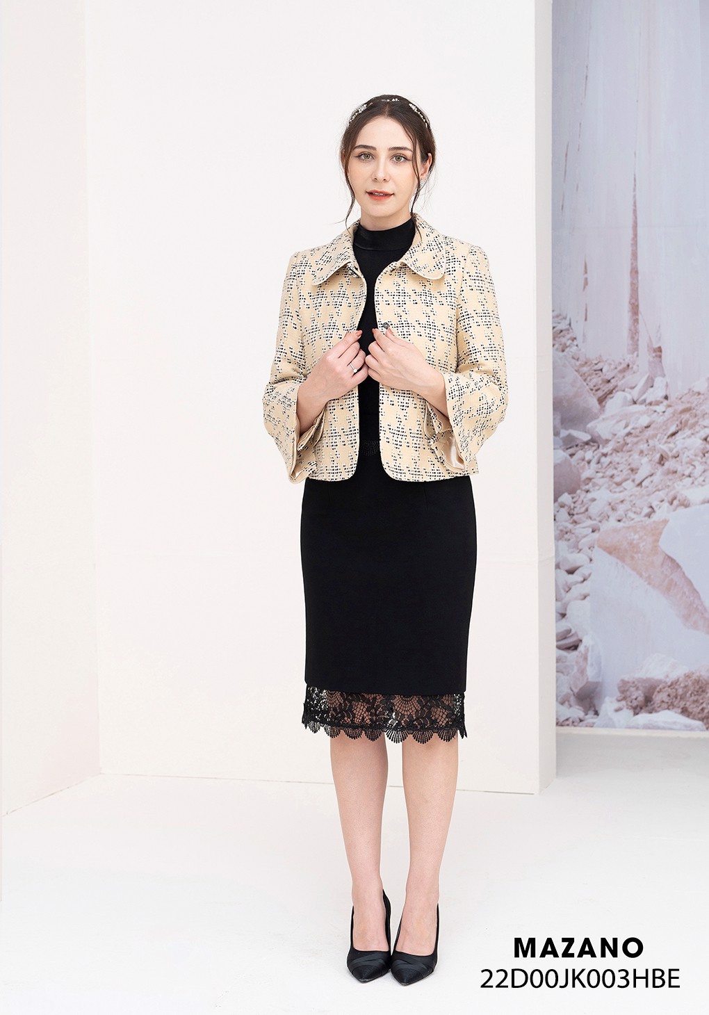 Áo khoác ngắn vải Gấm Tafta cổ bẻ hoạ tiết hiện đại_thumbnail_2