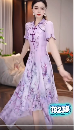 Đầm voan hoa tím xẻ tà trước cách điệu (voan, có lót)