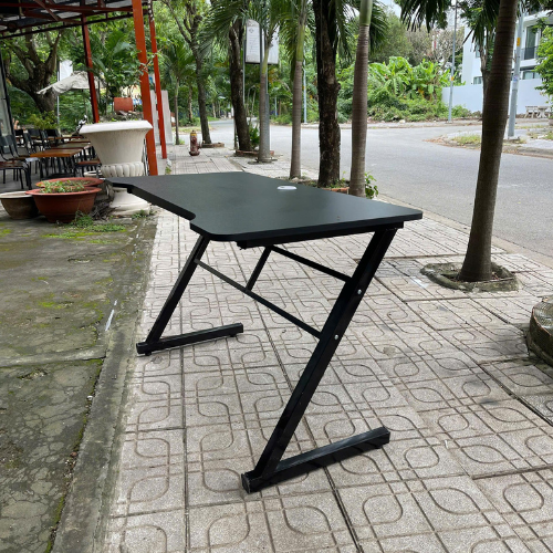 Bàn Gaming Chân U K Z – Mặt Uốn Cong Hiện Đại, Lắp Ráp Dễ Dàng, Bền Chắc, Mang Lại Cảm Hứng Làm Việc Và Học Tập