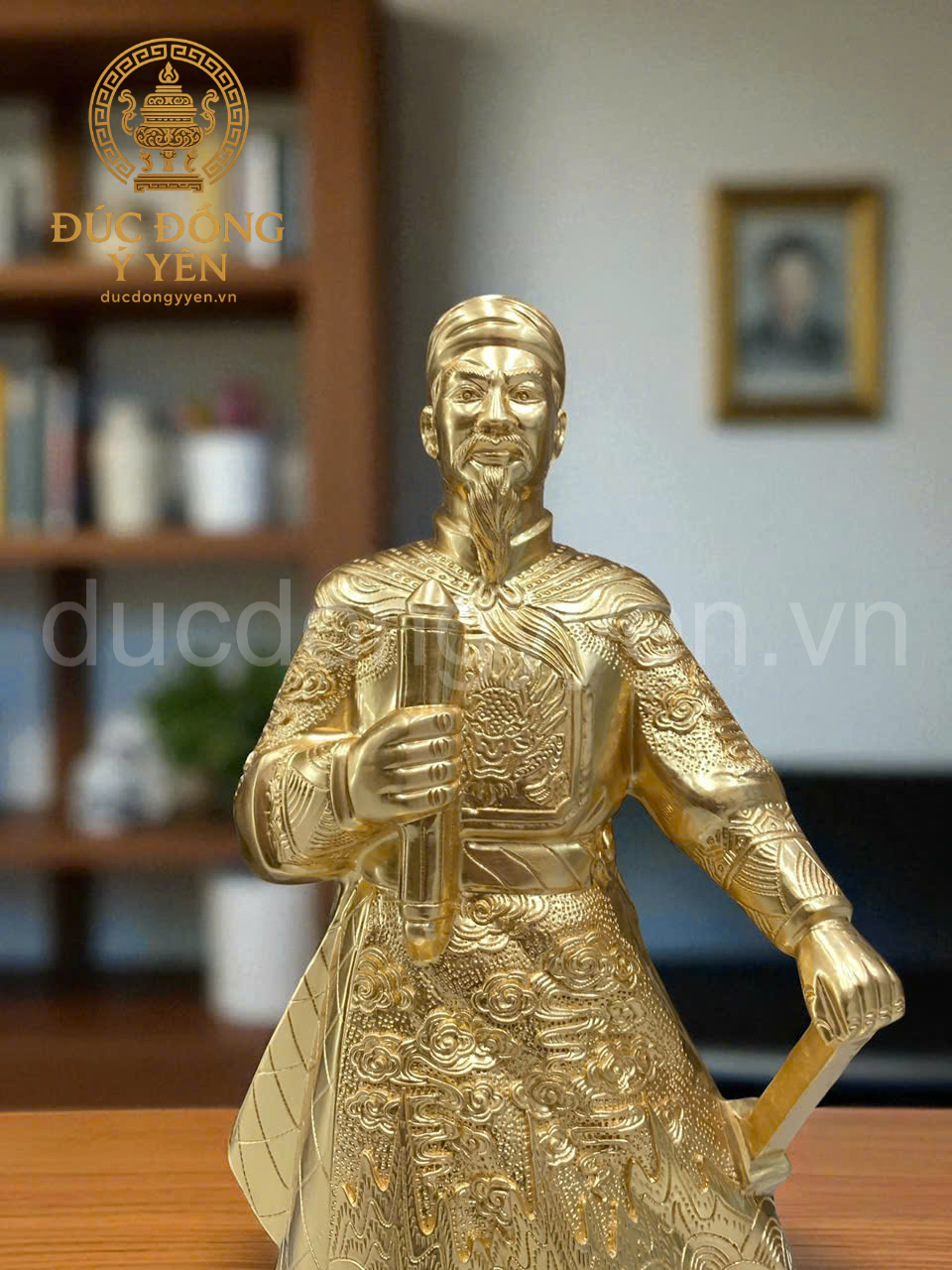 Tượng trần hưng đạo đúc đồng đỏ thiếp vàng 9999 hoa văn nổi _thumbnail_5