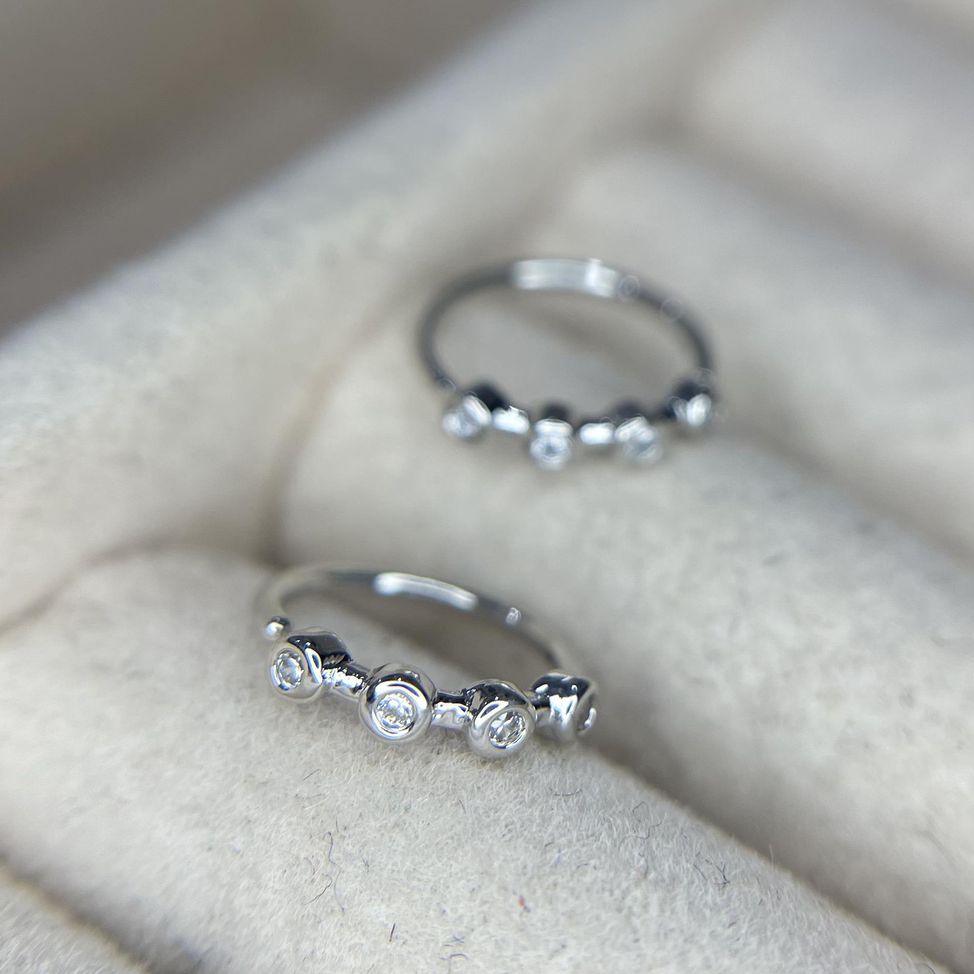 Vòng bẻ 4 kim cương size 8.