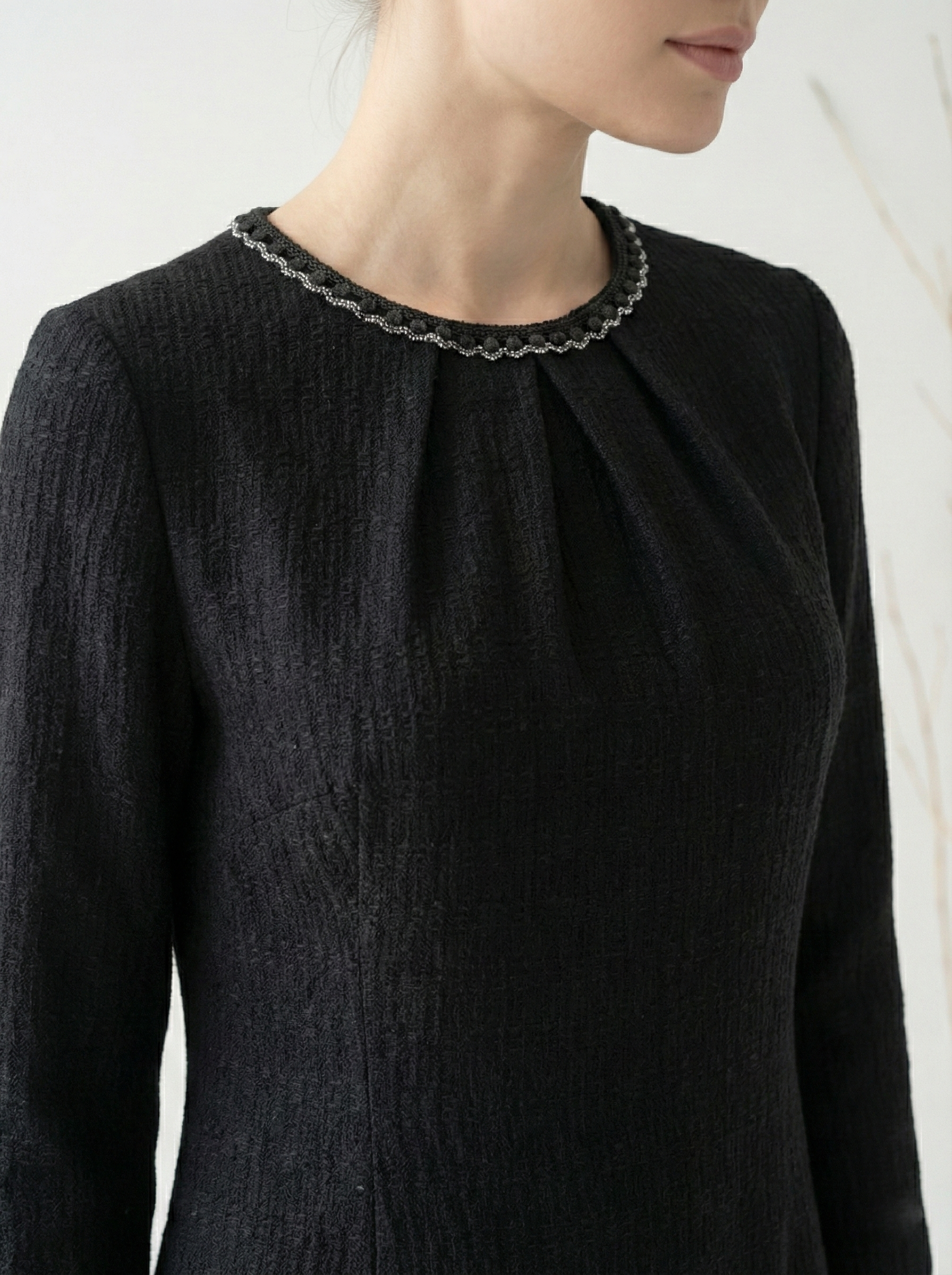 Váy Đầm Suông Vải len  Hoạ tiết hoa văn ren chìm Cổ tròn cao Đính dây ren cườm Tay dài Dài ngang bắp chân