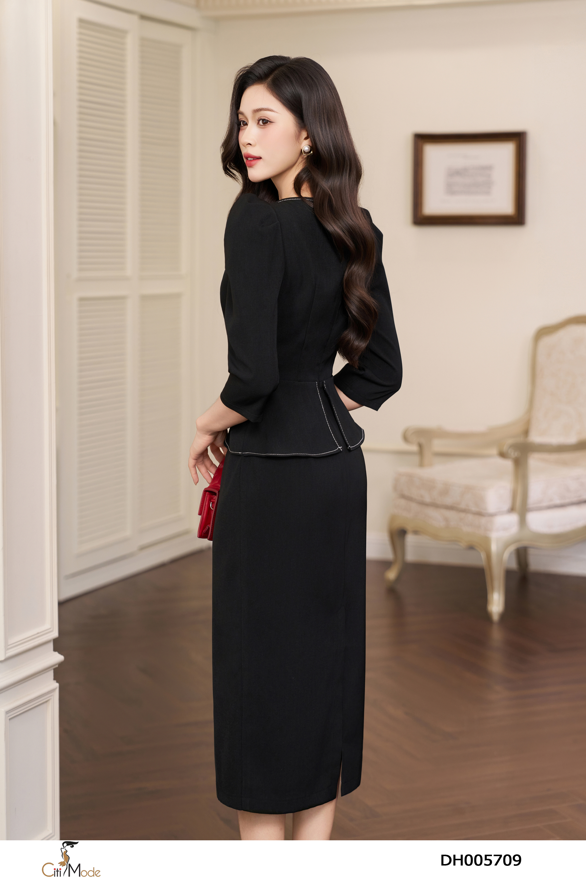 Đầm ôm đen peplum cổ cách điệu tay lỡ