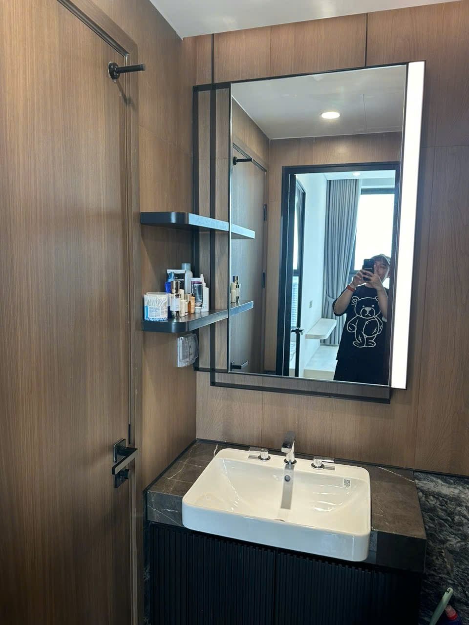 Chính chủ gửi bán nhanh các căn 1PN Lumiere Riverside giá rẻ kịch sàn, đẹp như tranh vẽ_thumbnail_1