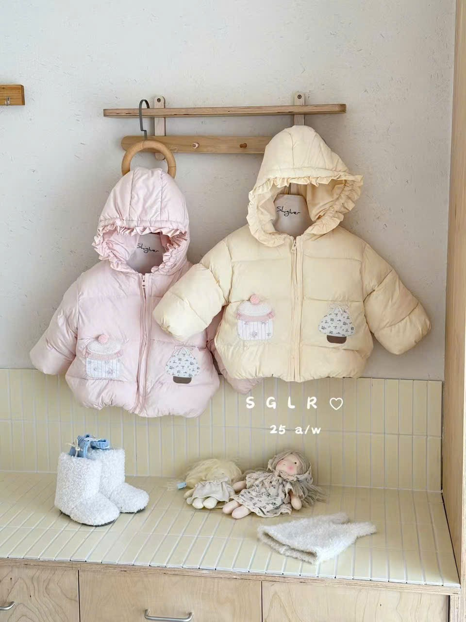 (M150) Áo khoác phao trần bông thêu hình màu hồng_thumbnail_0