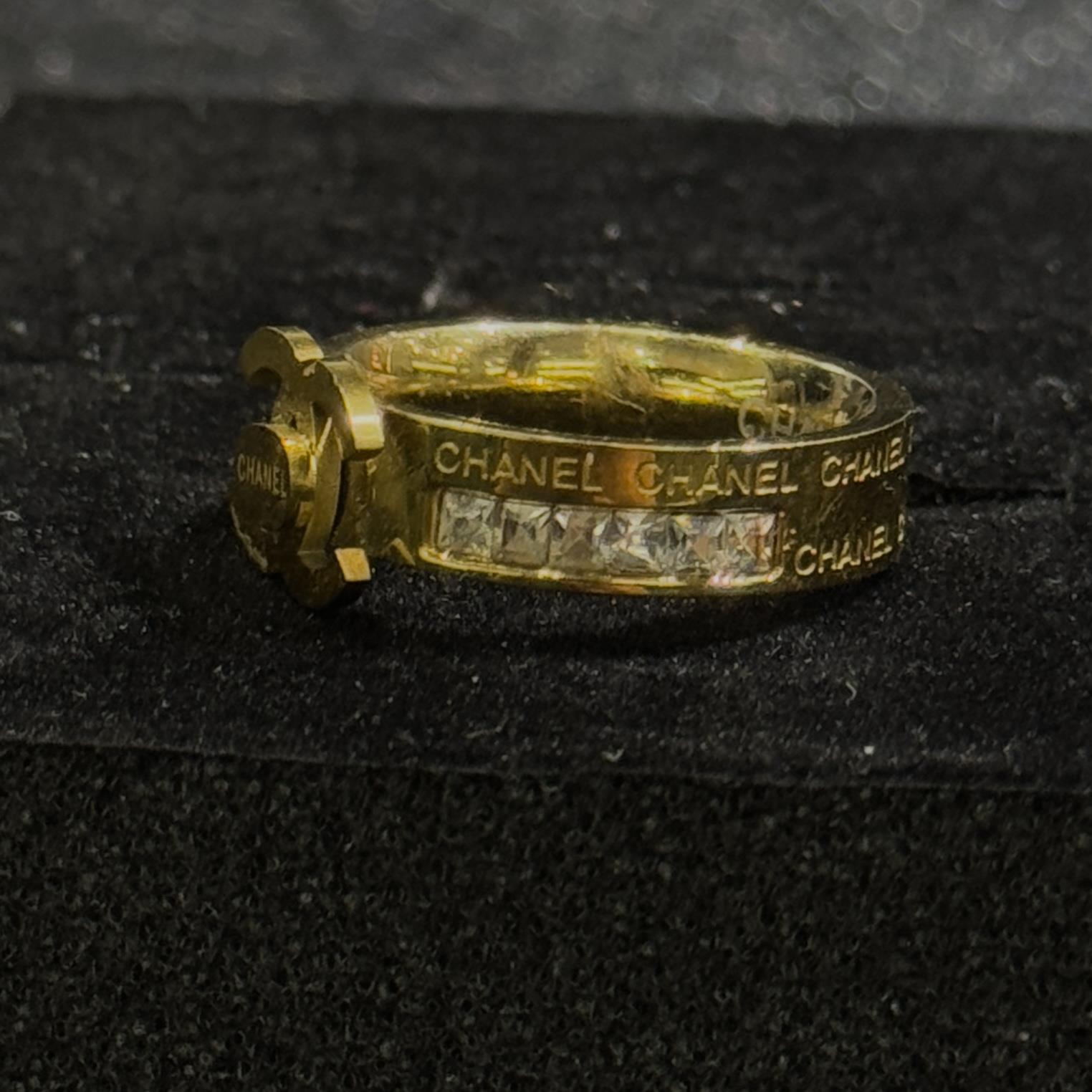 nhẫn kiểu titan vàng Chanel khắc chữ size 7_thumbnail_1