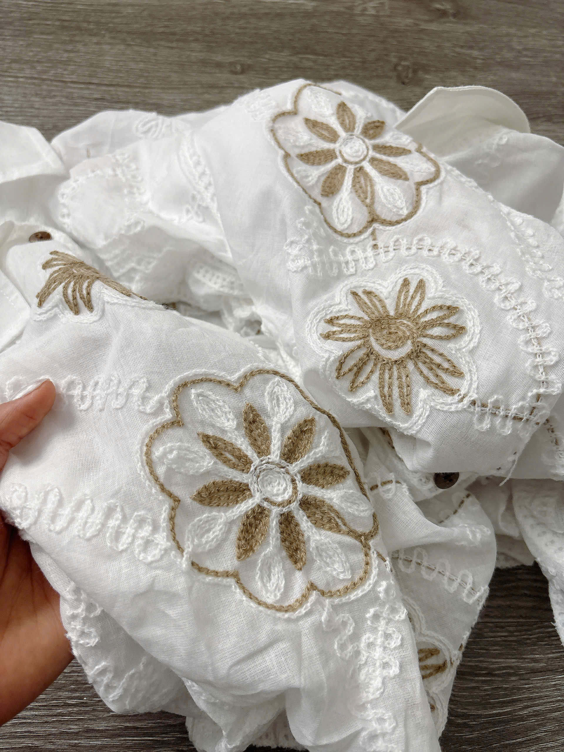 H73 ÁO SOMI TRẮNG THÊU HOA_thumbnail_15