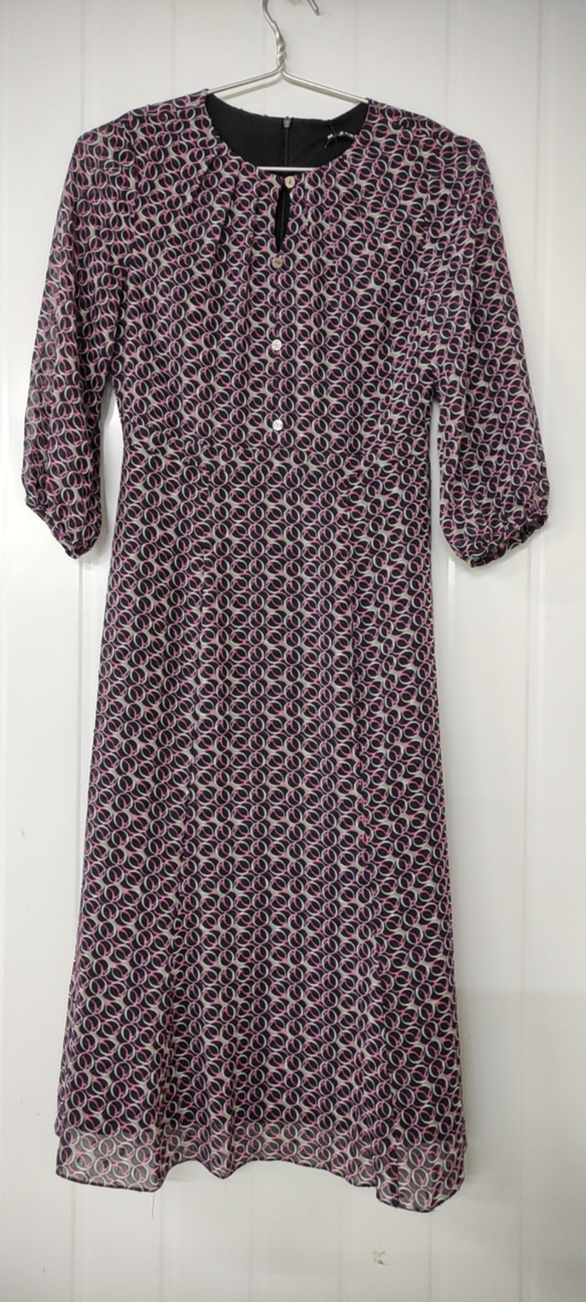 Đầm eo chun họa tiết hình học cổ tròn