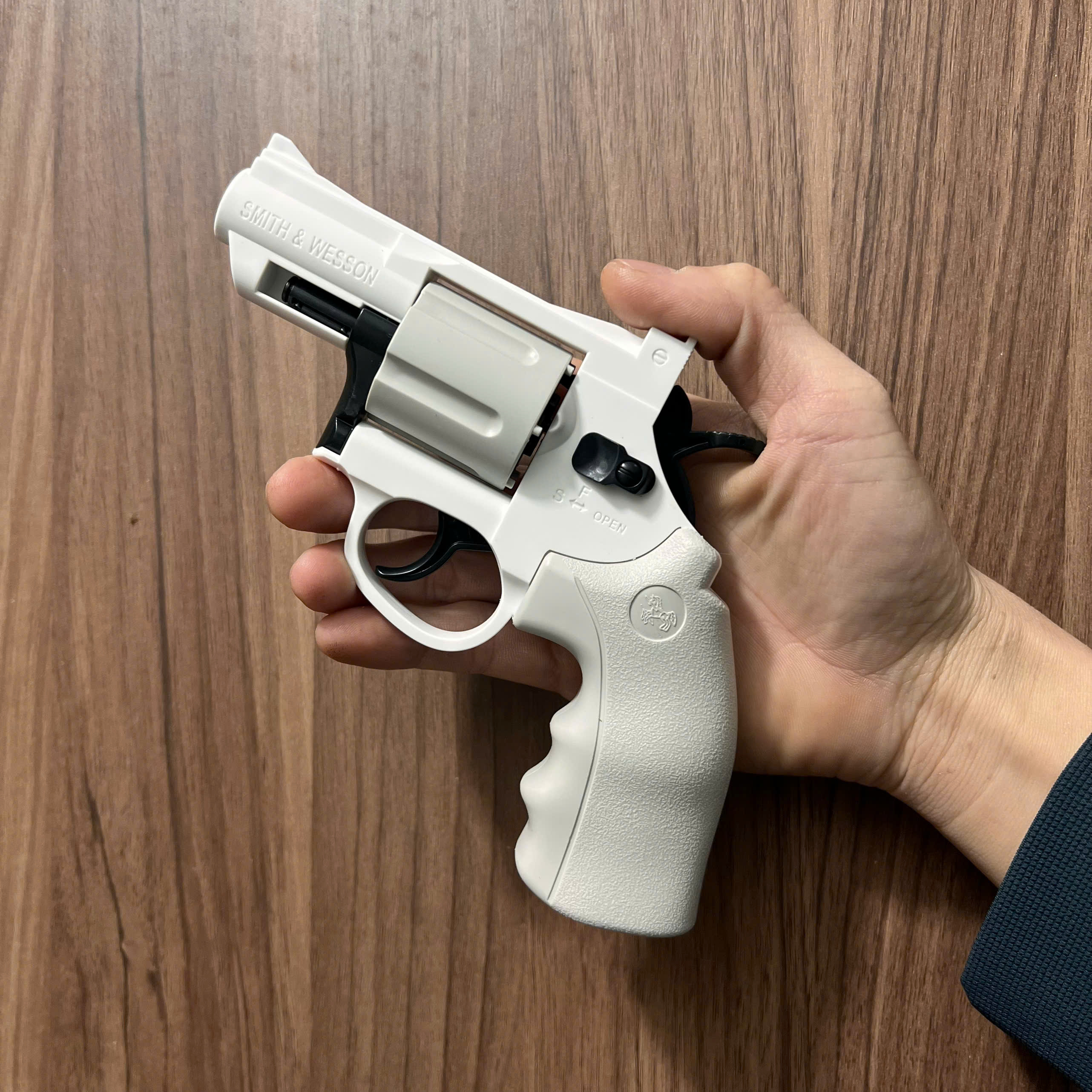 Đồ chơi 𝐒𝐮́𝐧𝐠 𝐋𝐮̣𝐜 𝐨̂̉ 𝐪𝐮𝐚𝐲 𝐂𝐨𝐥𝐭 𝐙𝐏𝟓 Size 19cm