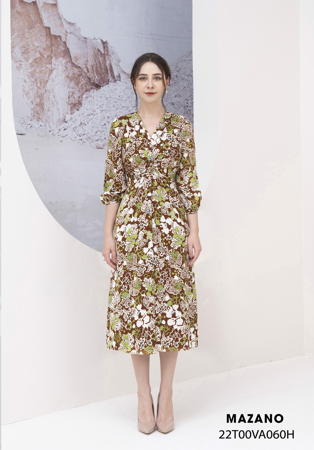 Đầm lụa họa tiết xoắn ngực chân rủ