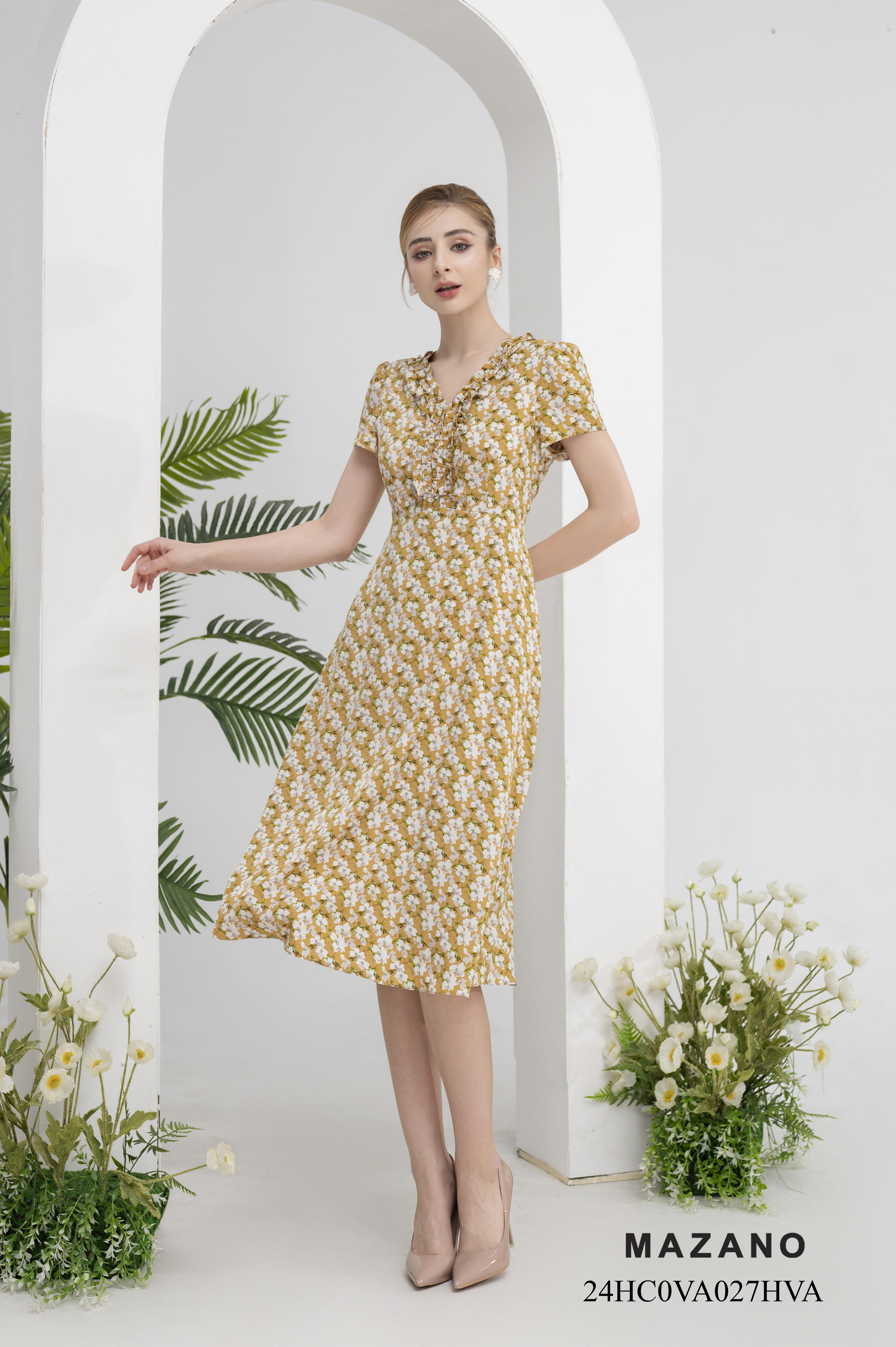 Đầm vàng eo cao chân xòe rủ họa tiết hoa trắng_thumbnail_1