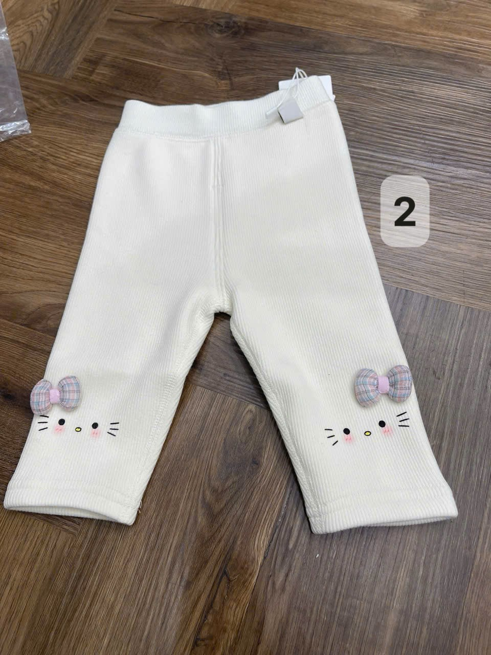(Q188) Quần legging lót bông màu kem thêu kitty đính nơ_thumbnail_0