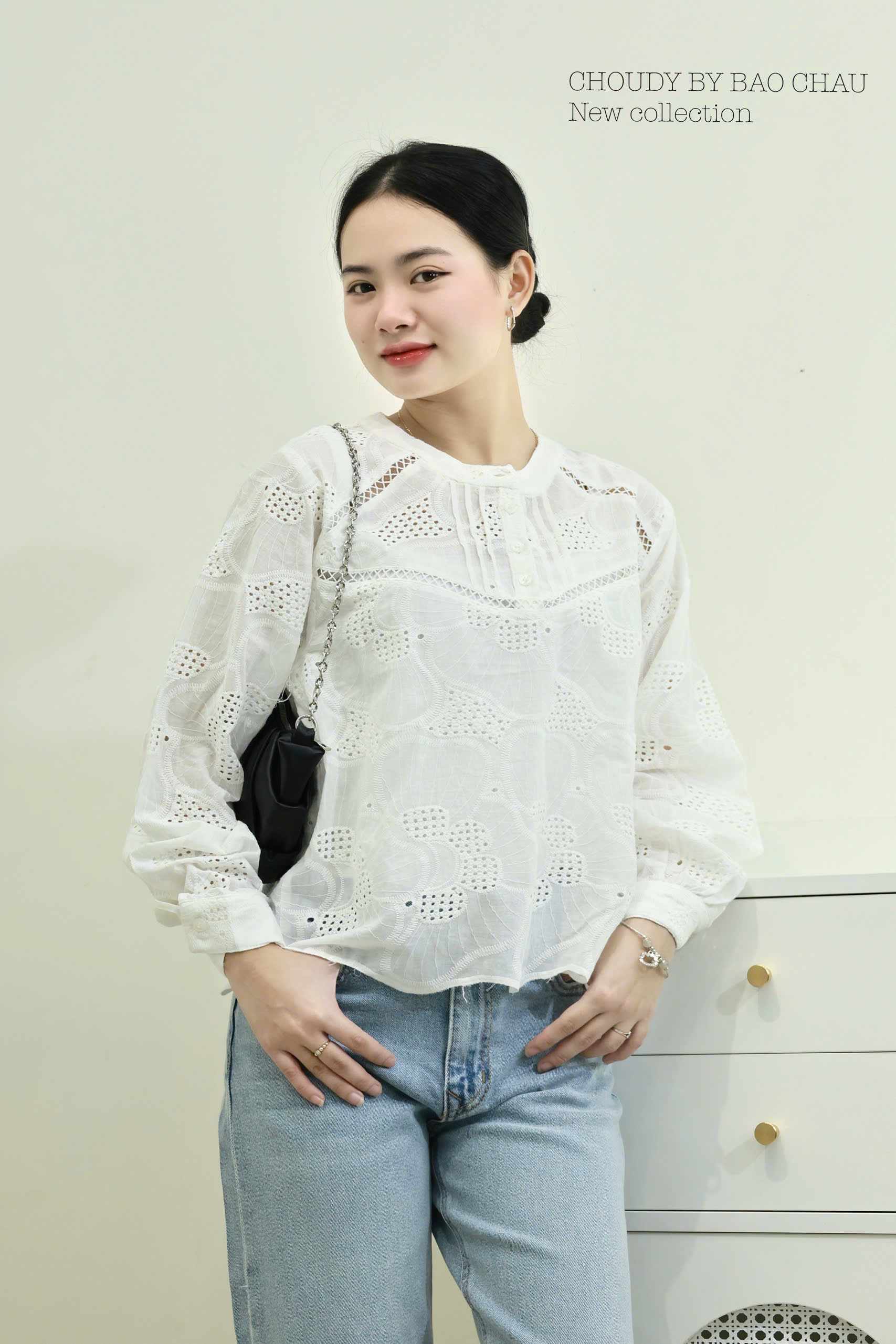 U682 ÁO KIỂU ĐỤC LỖ TRẮNG_thumbnail_7