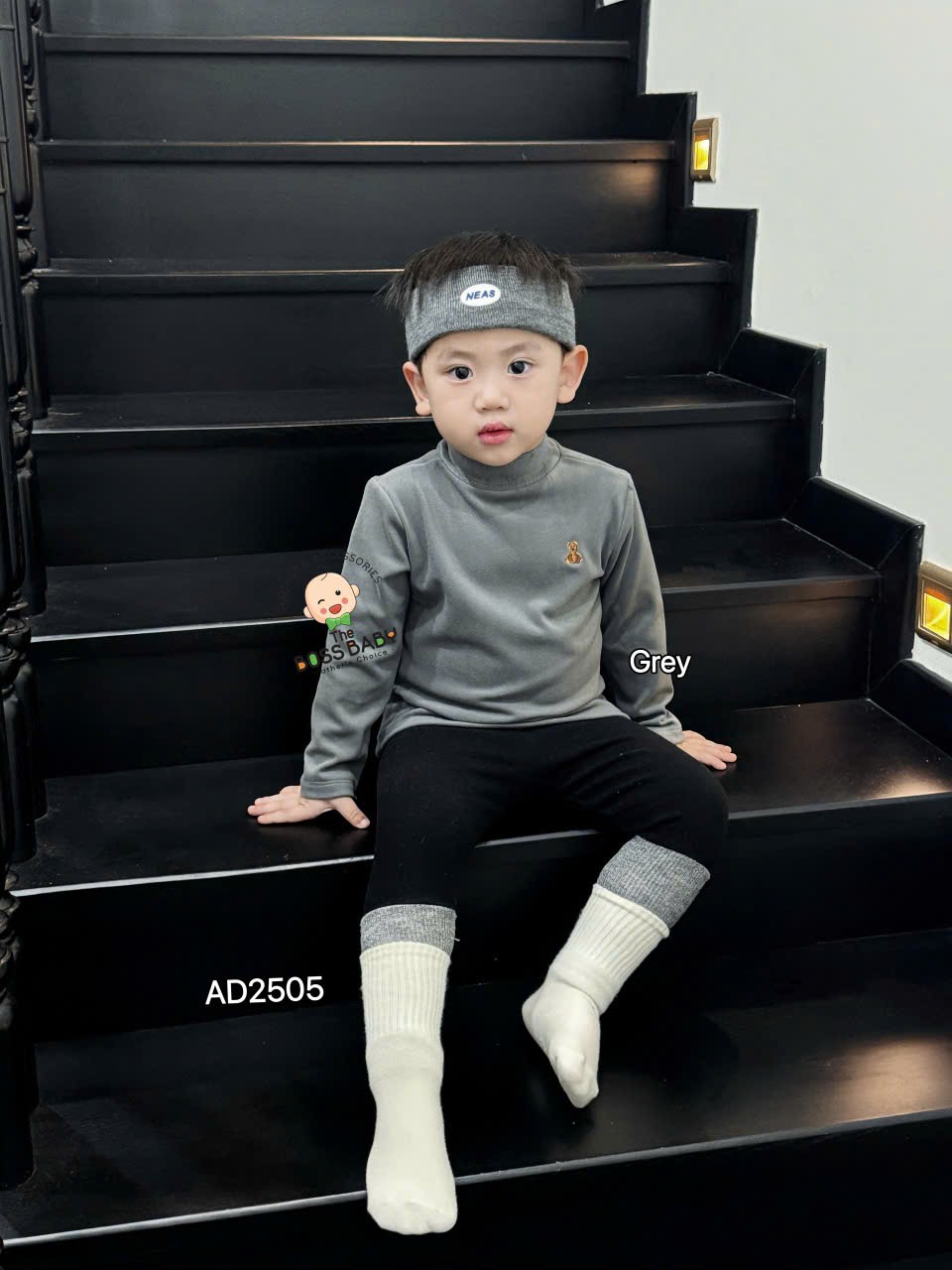 Áo nỉ ép bông giữ nhiệt cao cổ trơn thêu gấu_thumbnail_2