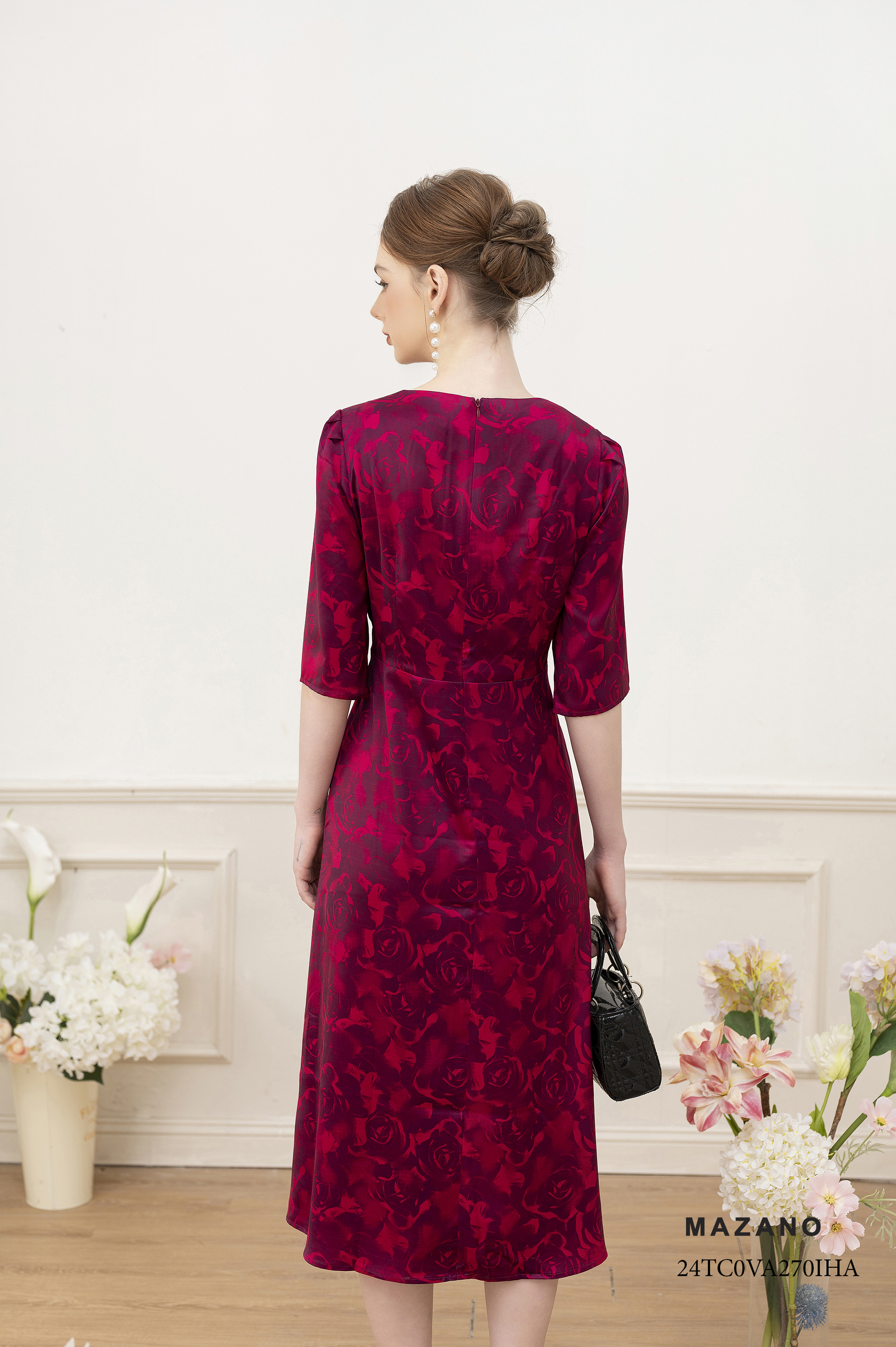 Váy Đầm Thân ôm vừa chân rủ Vải lụa in họa tiết hoa hồng cách điệu Cổ V Tay lỡ Dài qua bắp chân_thumbnail_3