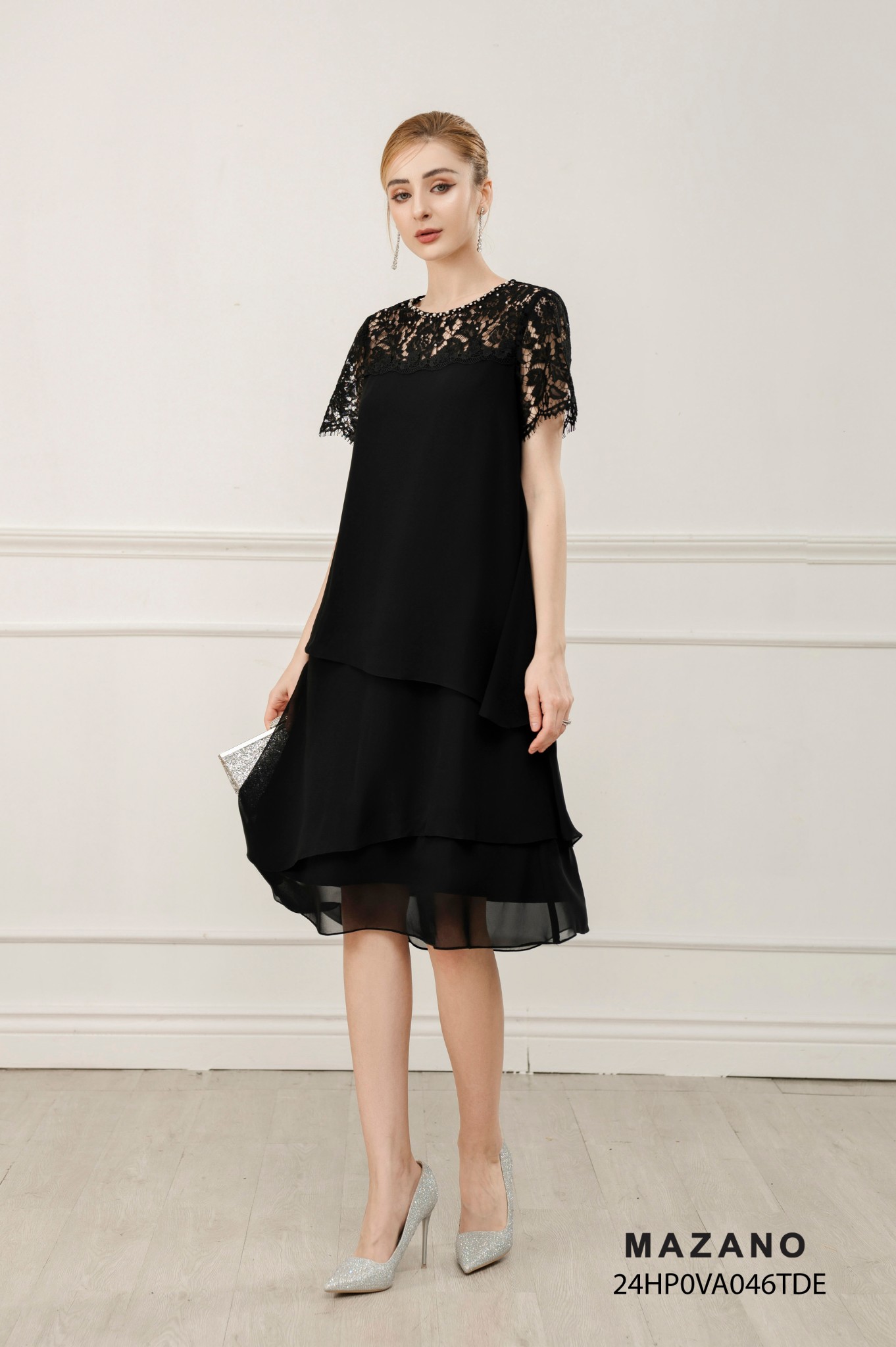 Váy Đầm suông A larer Vải voan mỏng Phối zen thêu Đính trang trí Cổ tròn Tay ngắn Dài qua gối 24HP0VA046TDE