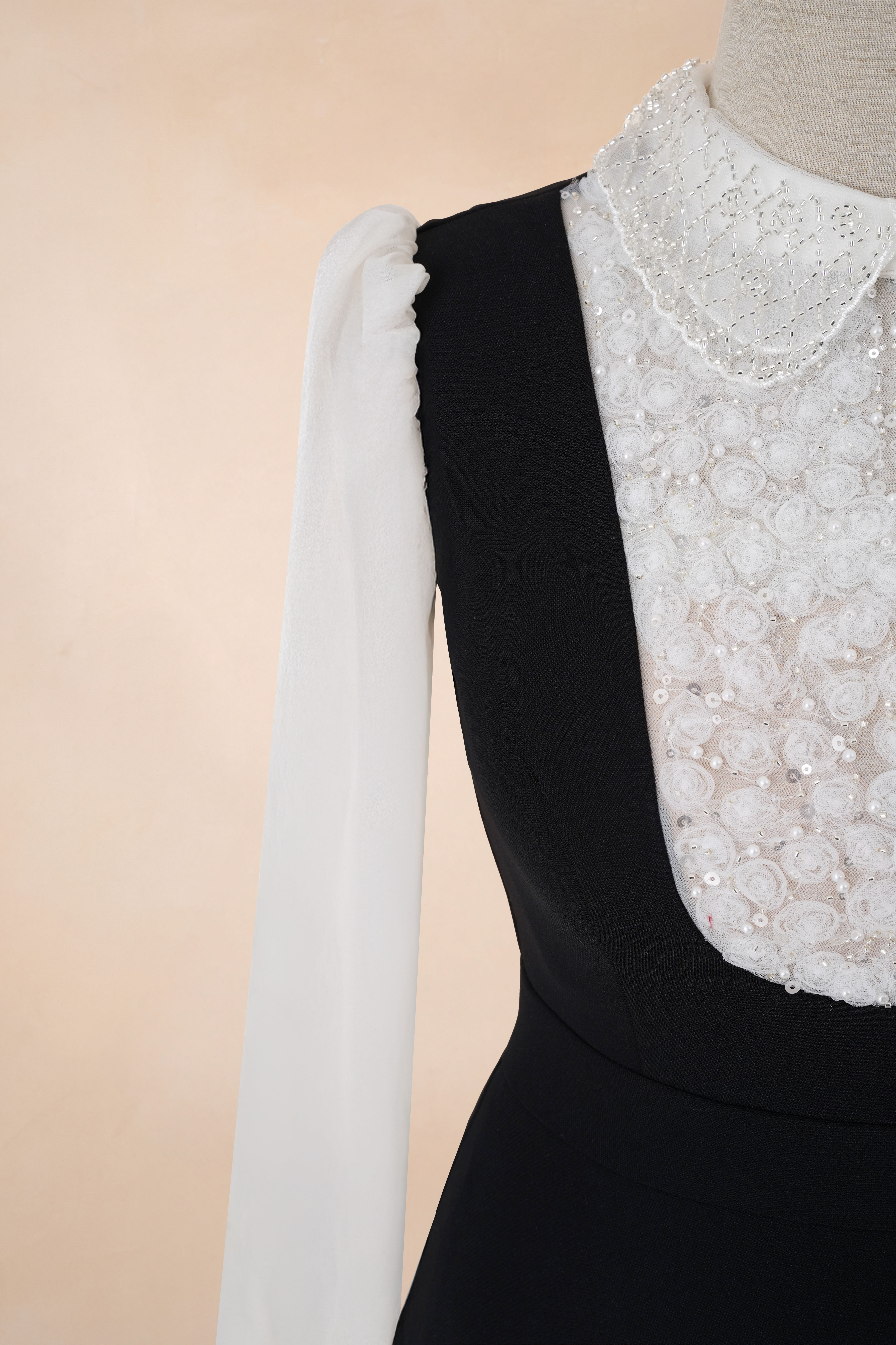 Đầm Bút Chì Cổ Sen Đính Cườm_thumbnail_3