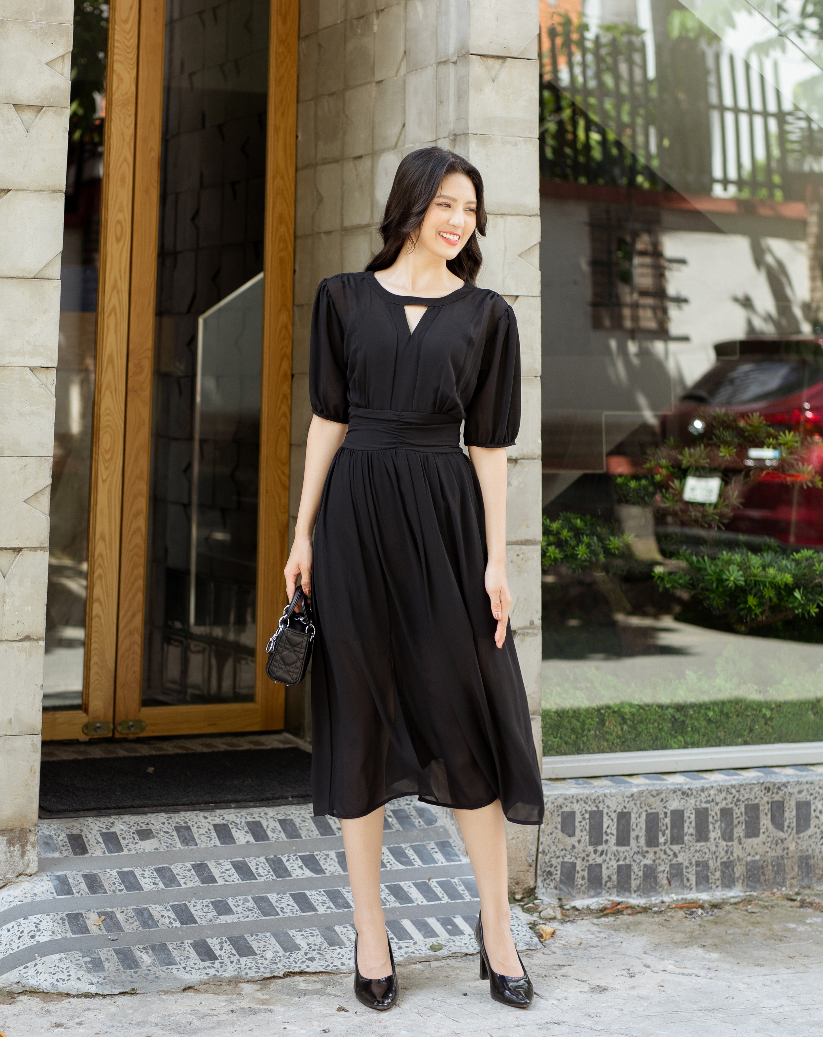 Đầm voan xòe cổ giọt nước xẻ tà xinh xắn_thumbnail_3