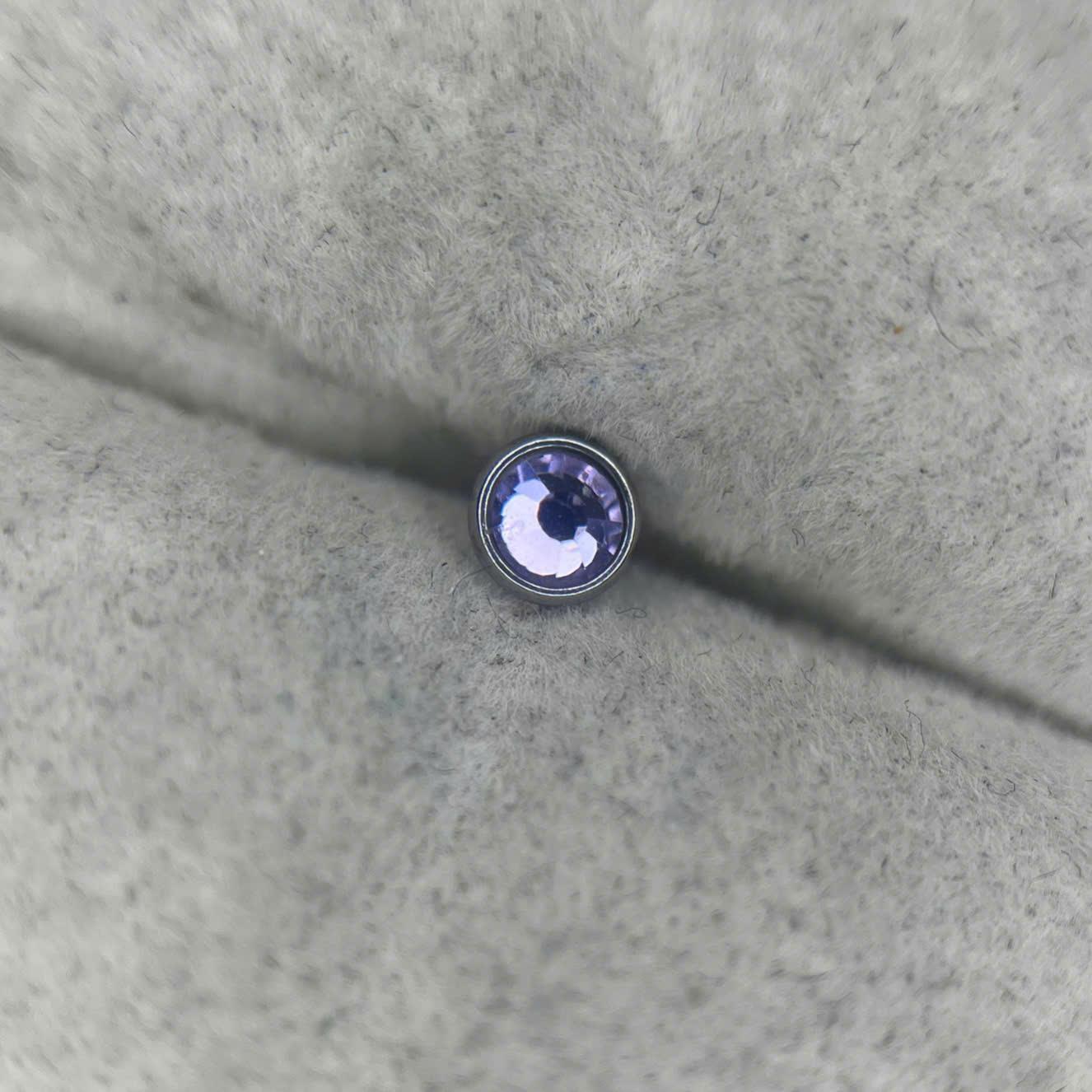 Charm cấy thép y tế màu tím size 4 