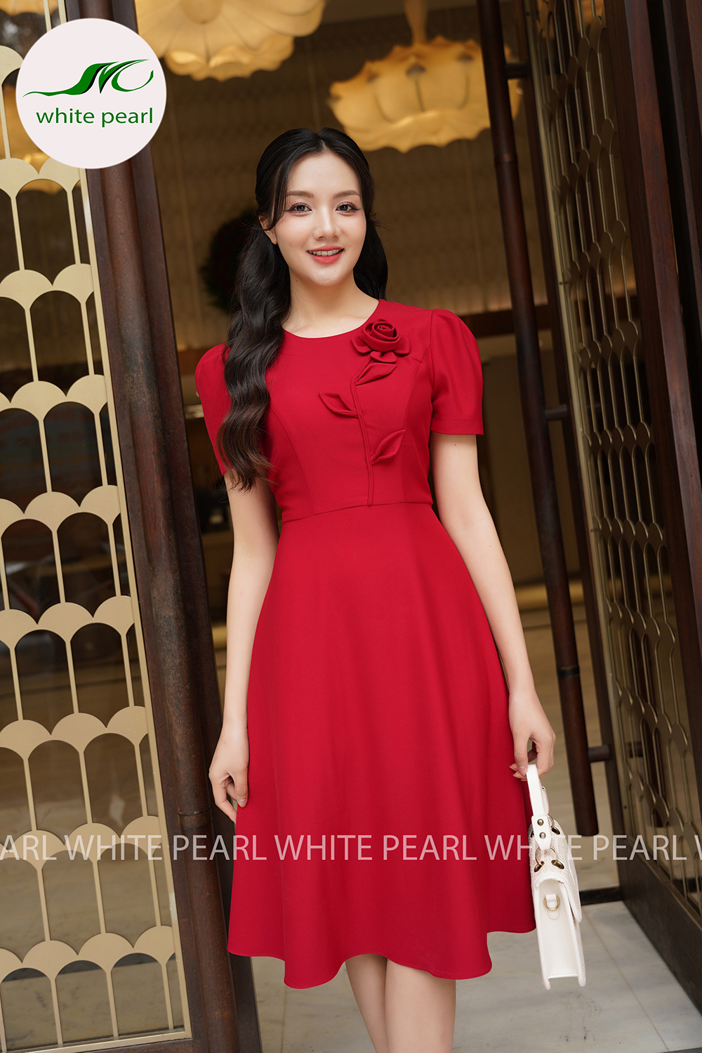 Mẫu đầm xòe liền cổ tròn đính hoa D2401 màu Đỏ thời trang công sở cao cấp White Pearl_thumbnail_3