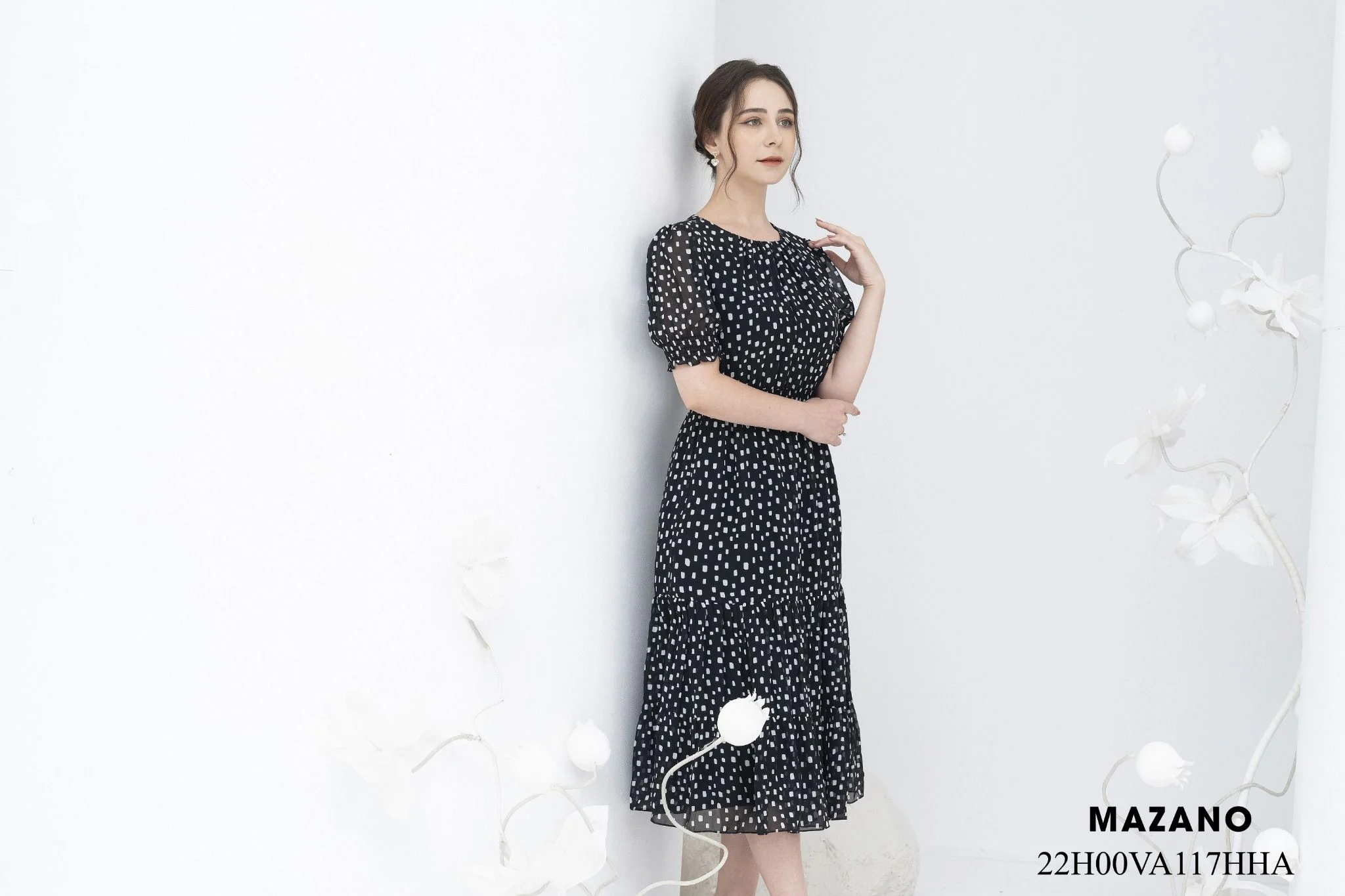 Đầm đen họa tiết chun eo chân bèo tầng