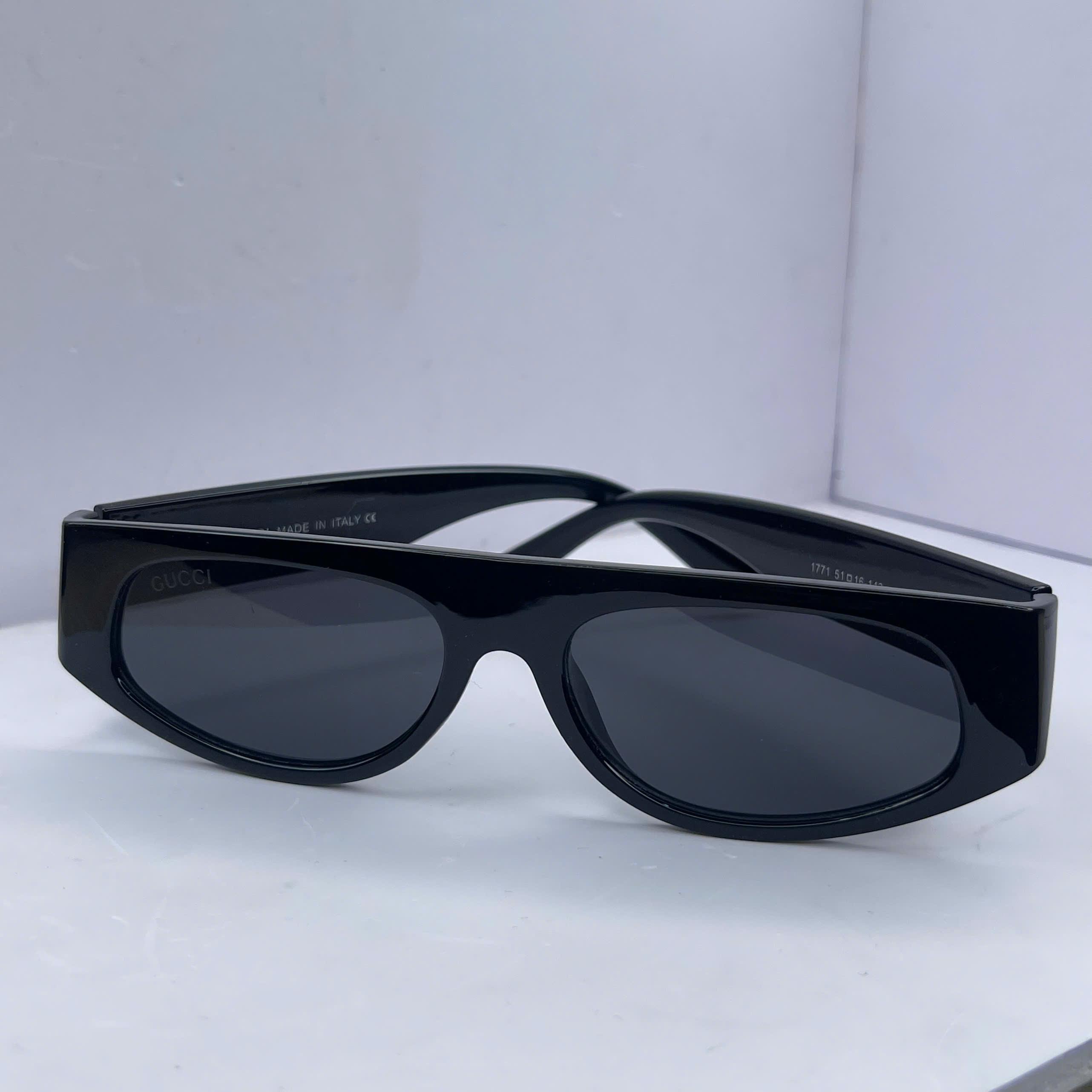 Kính mắt Gucci đen