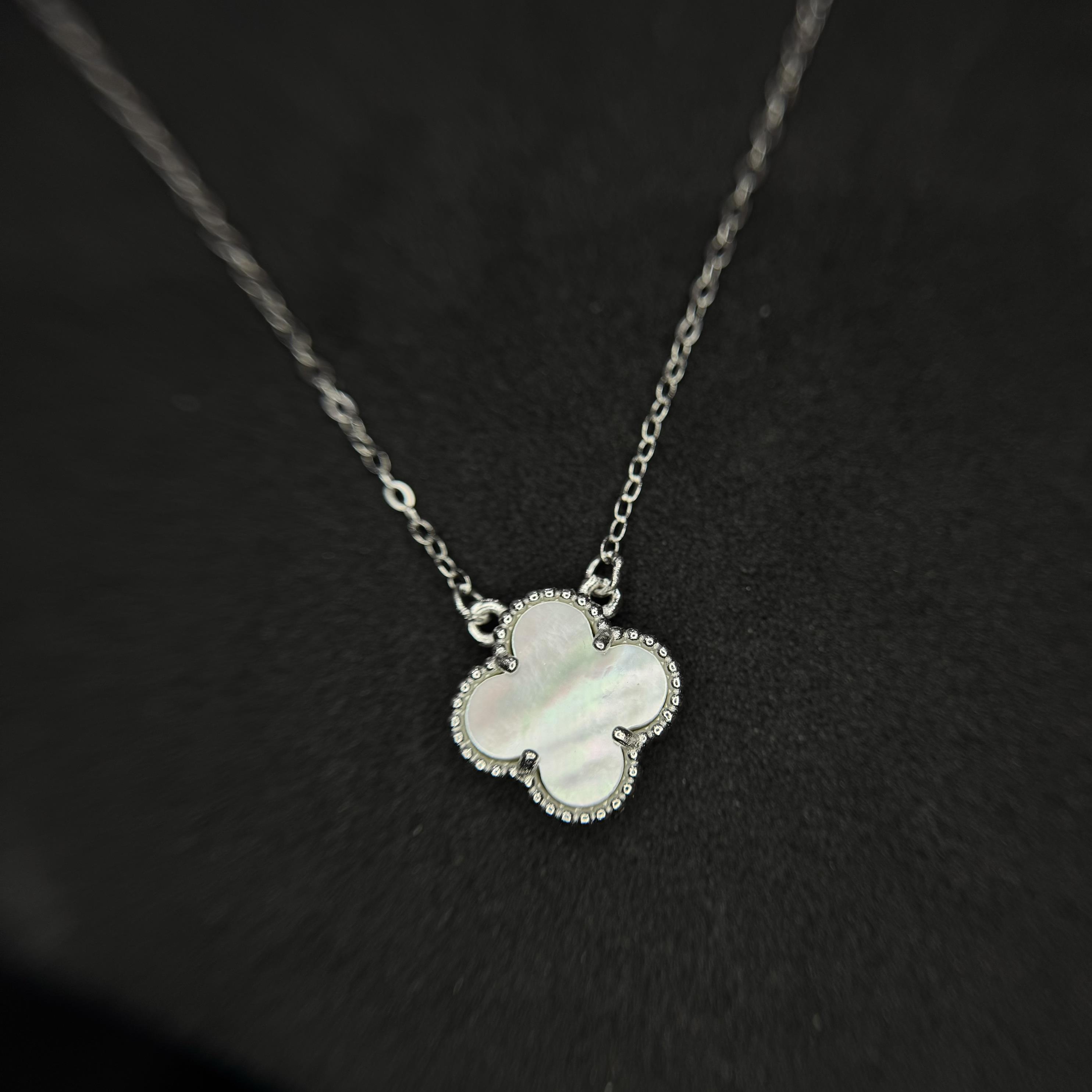 vòng cổ bạc ý xi kim charm cỏ bốn lá trắng xà cừ 12mm