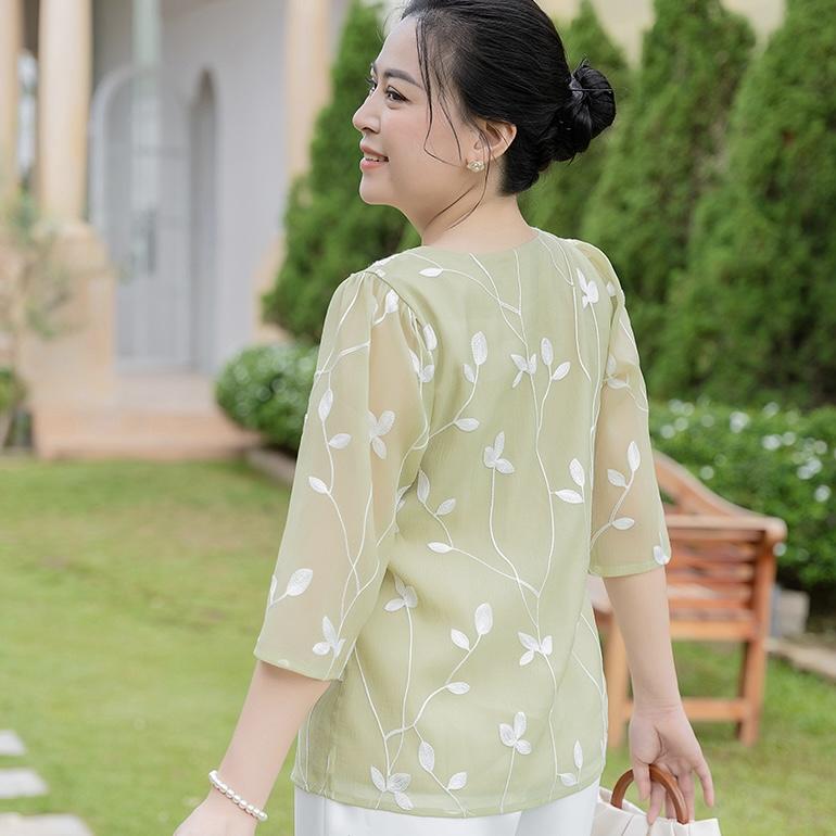 GUMOM - Áo Kiểu Trung Niên U50 U60 Cao Cấp Cổ Tròn Tay Lỡ Thêu Hoa Sang Trọng Cho Nữ - Women Nhung Kem Nho_thumbnail_3